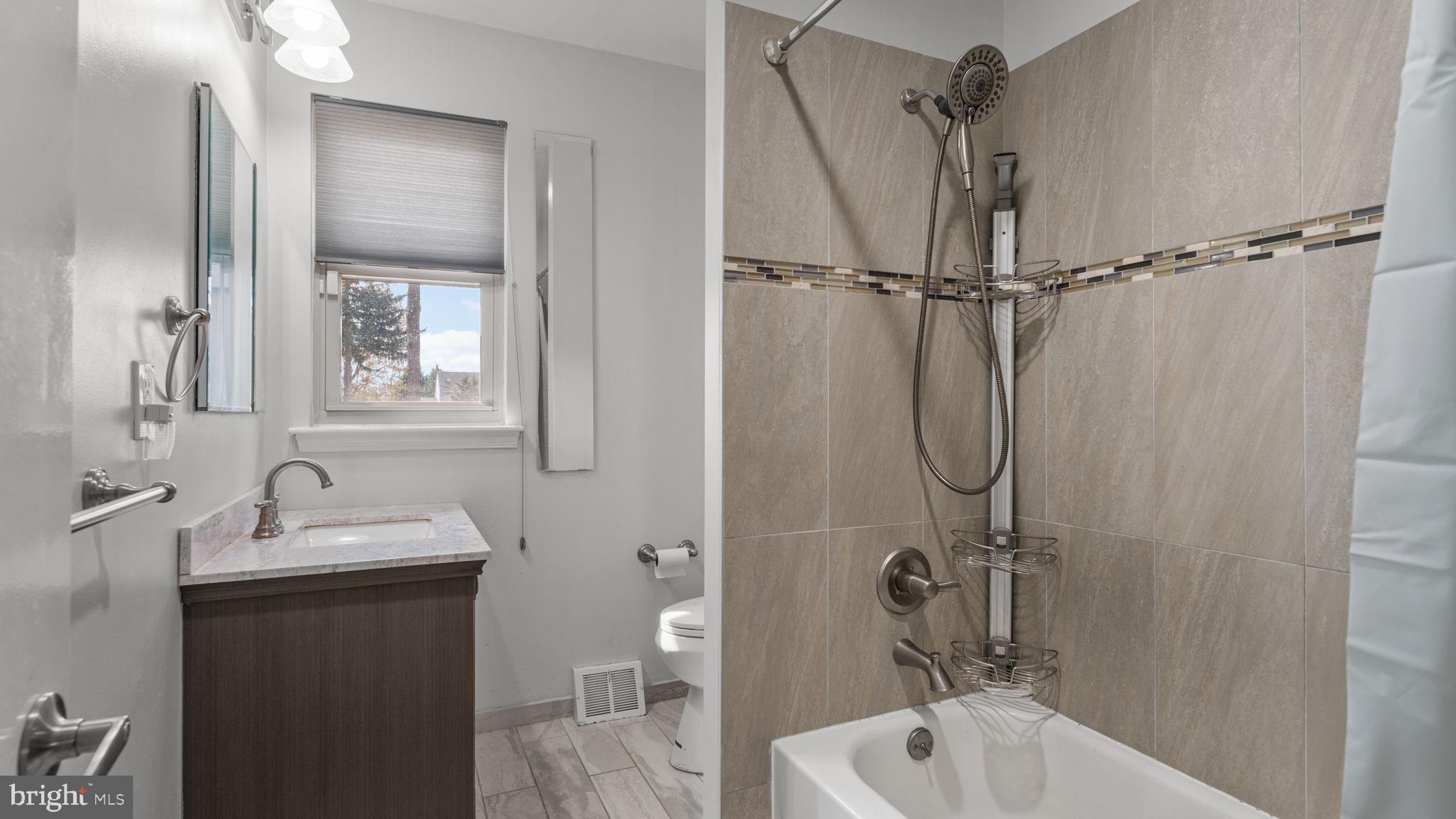 WOODLYN CROSSING - Residential