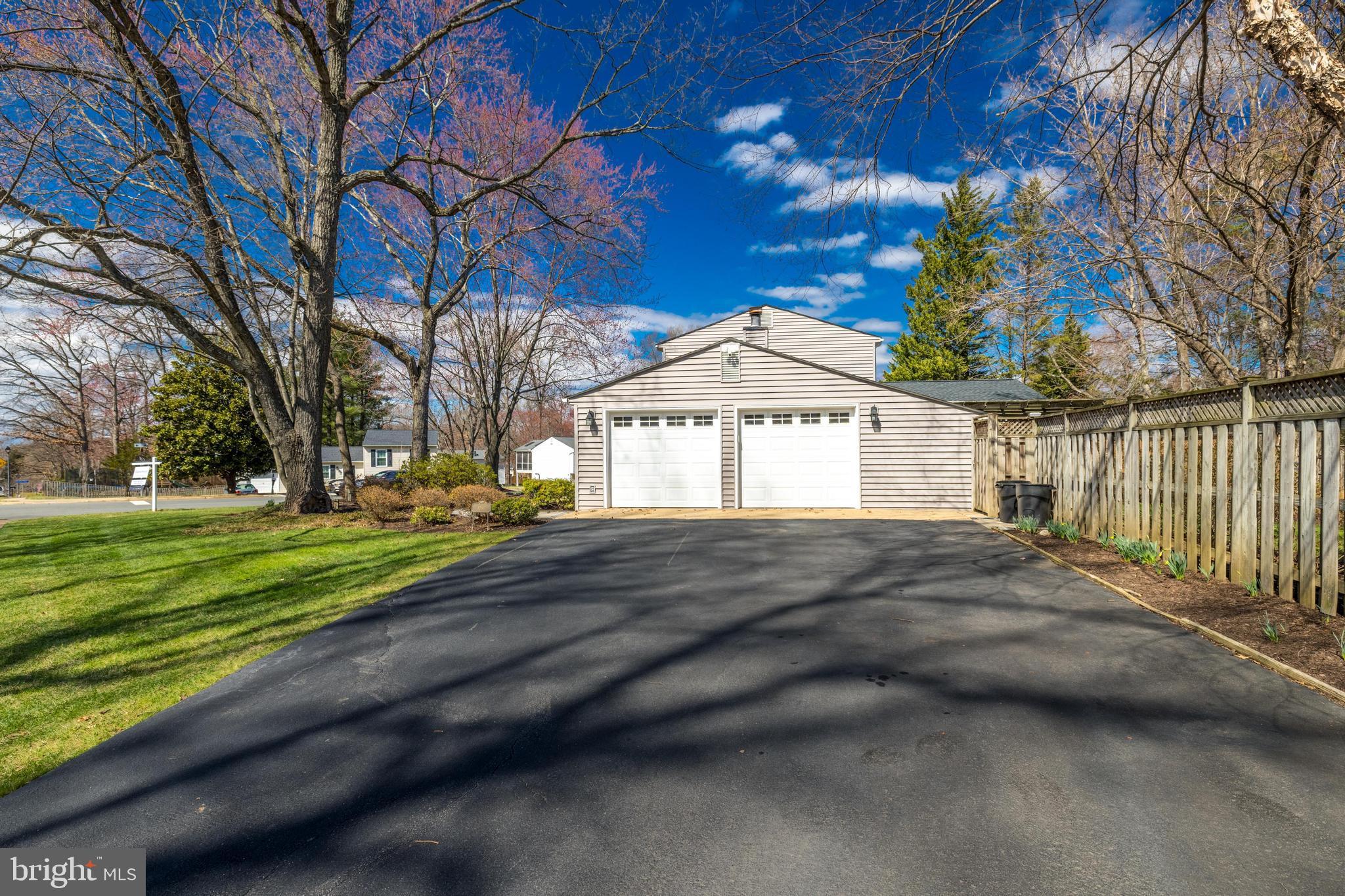GLENBROOKE WOODS - Residential
