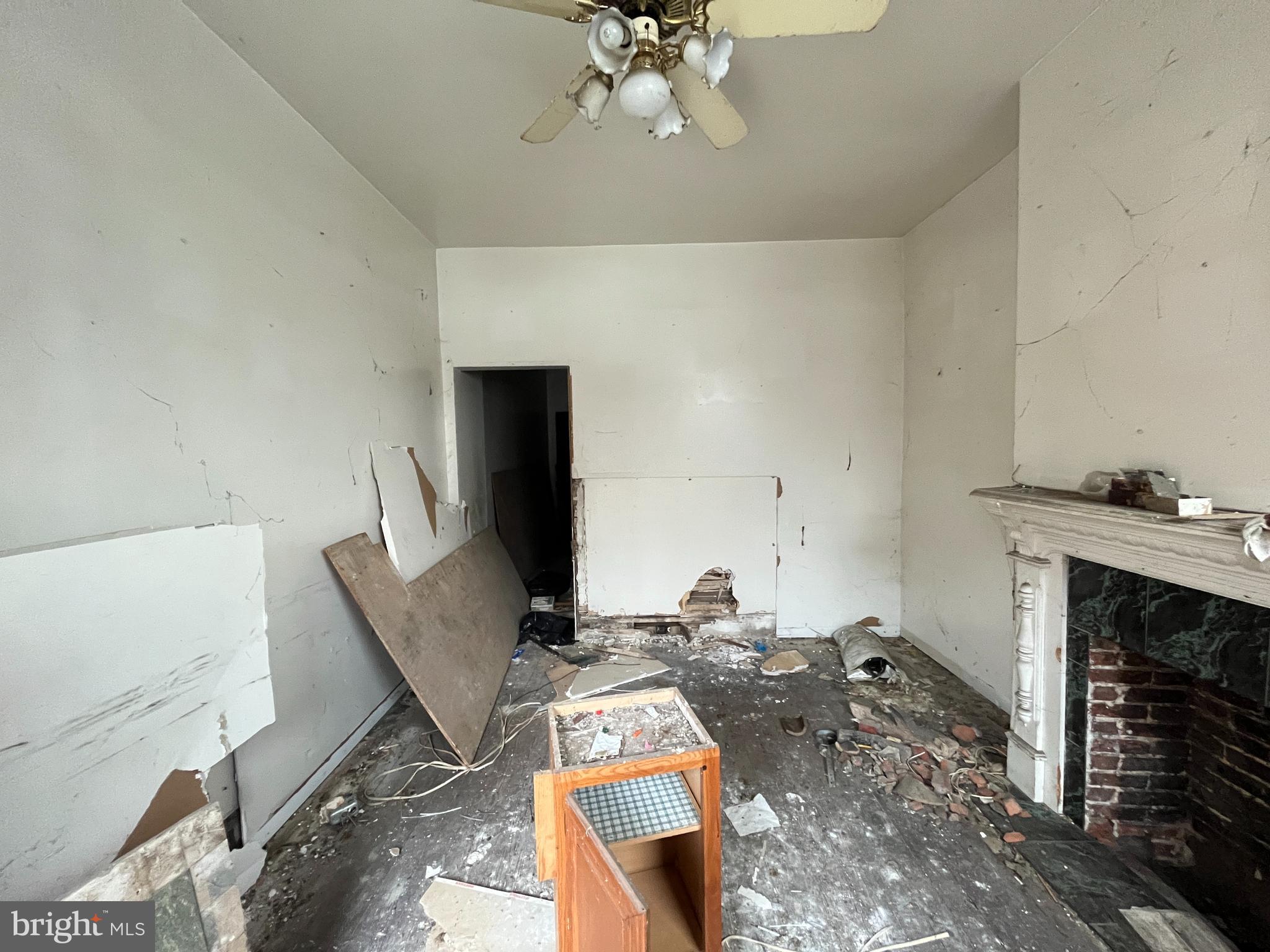 1642 CEDDOX STREET