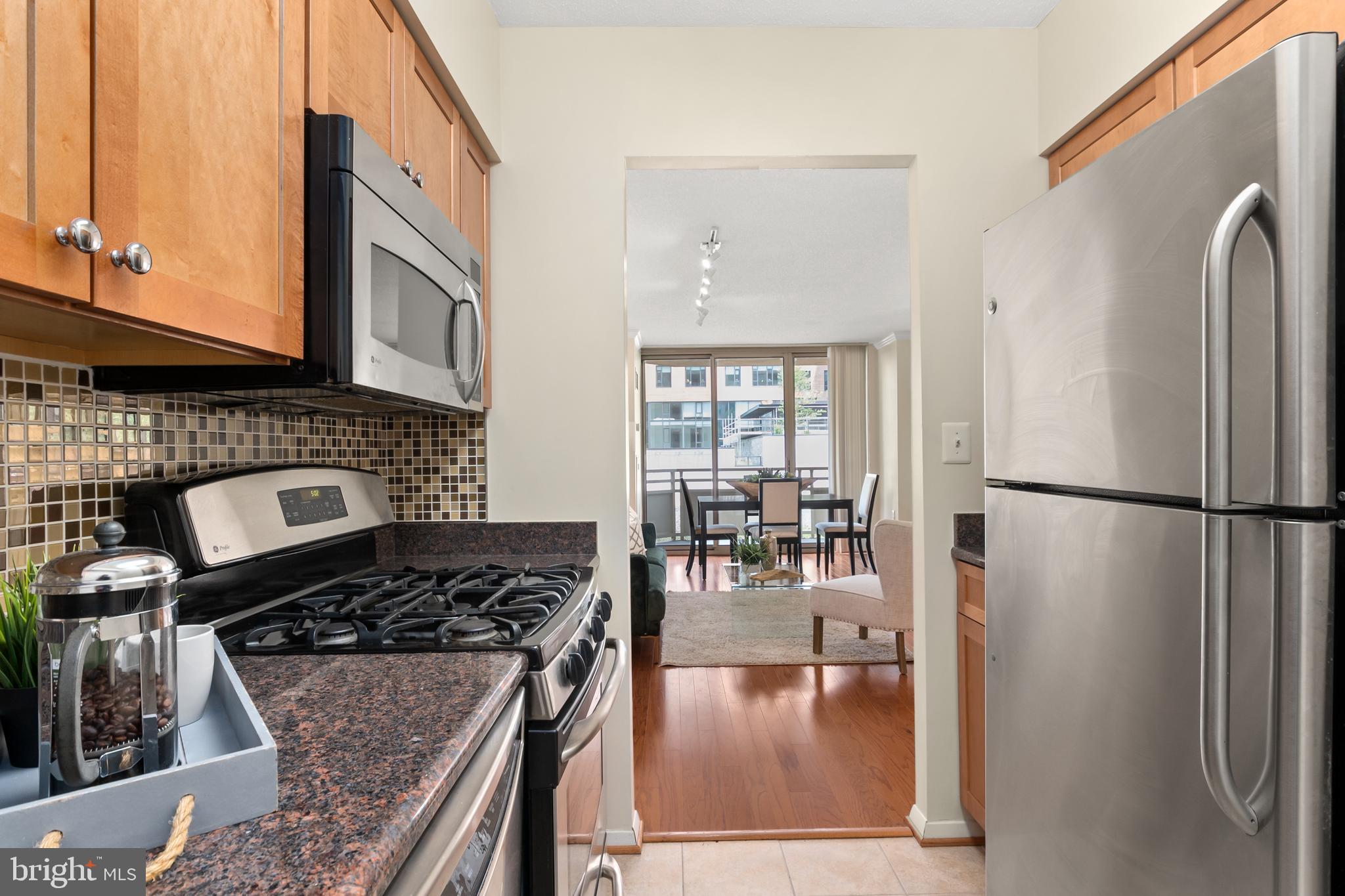 FAIRMONT PLAZA - Residential