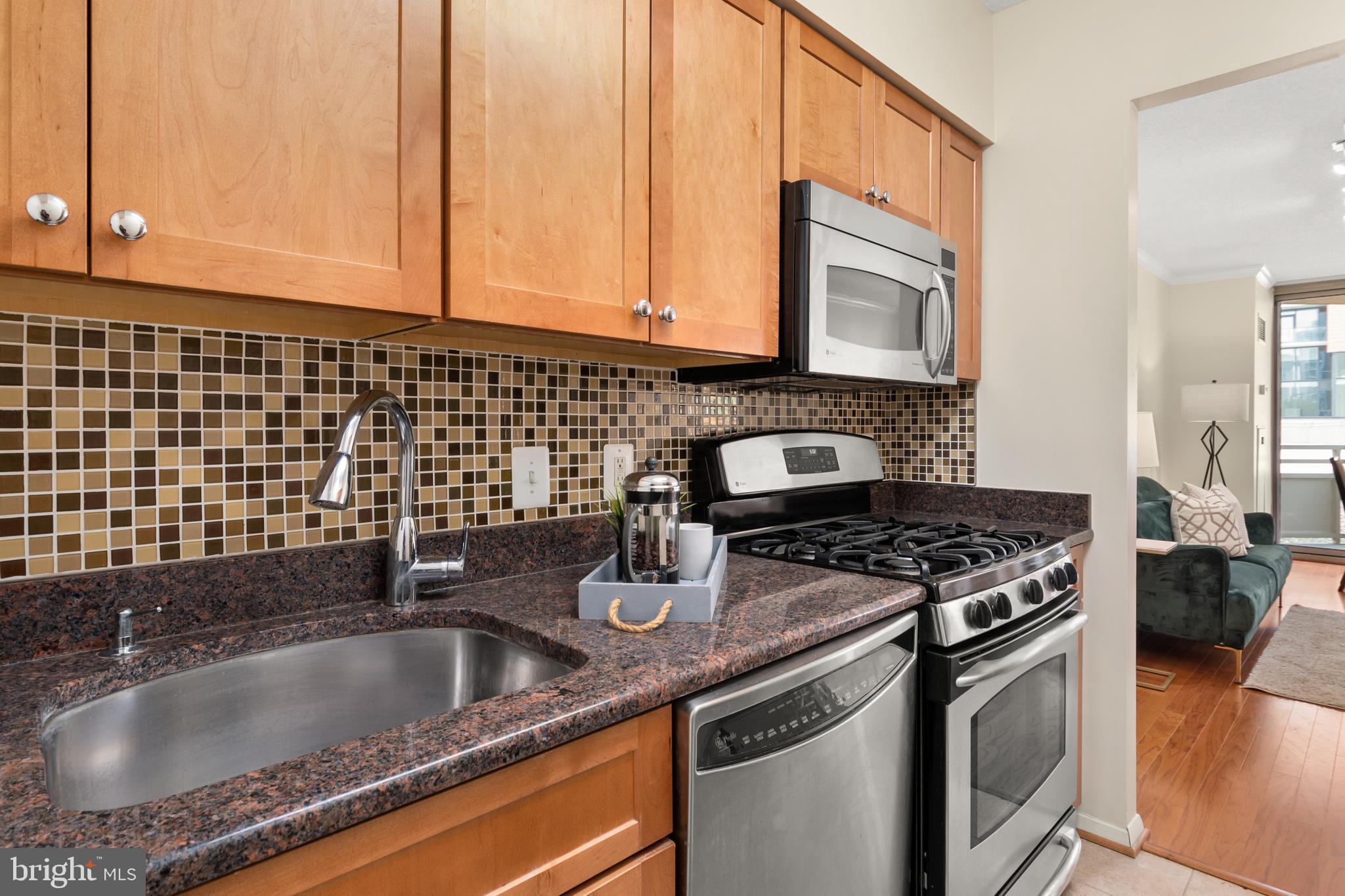 FAIRMONT PLAZA - Residential