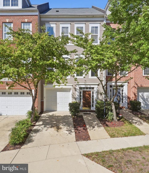 Townhouse For Rent - 5602 Hartfield Avenue<br/> SUITLAND, MD 20746