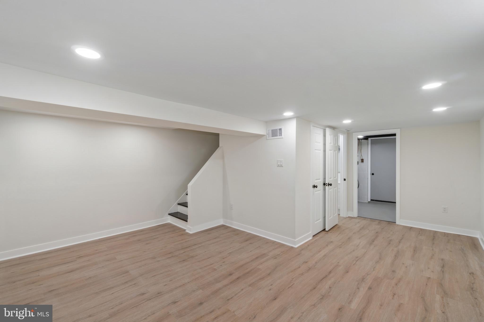 RIVERWOOD PARK - Residential