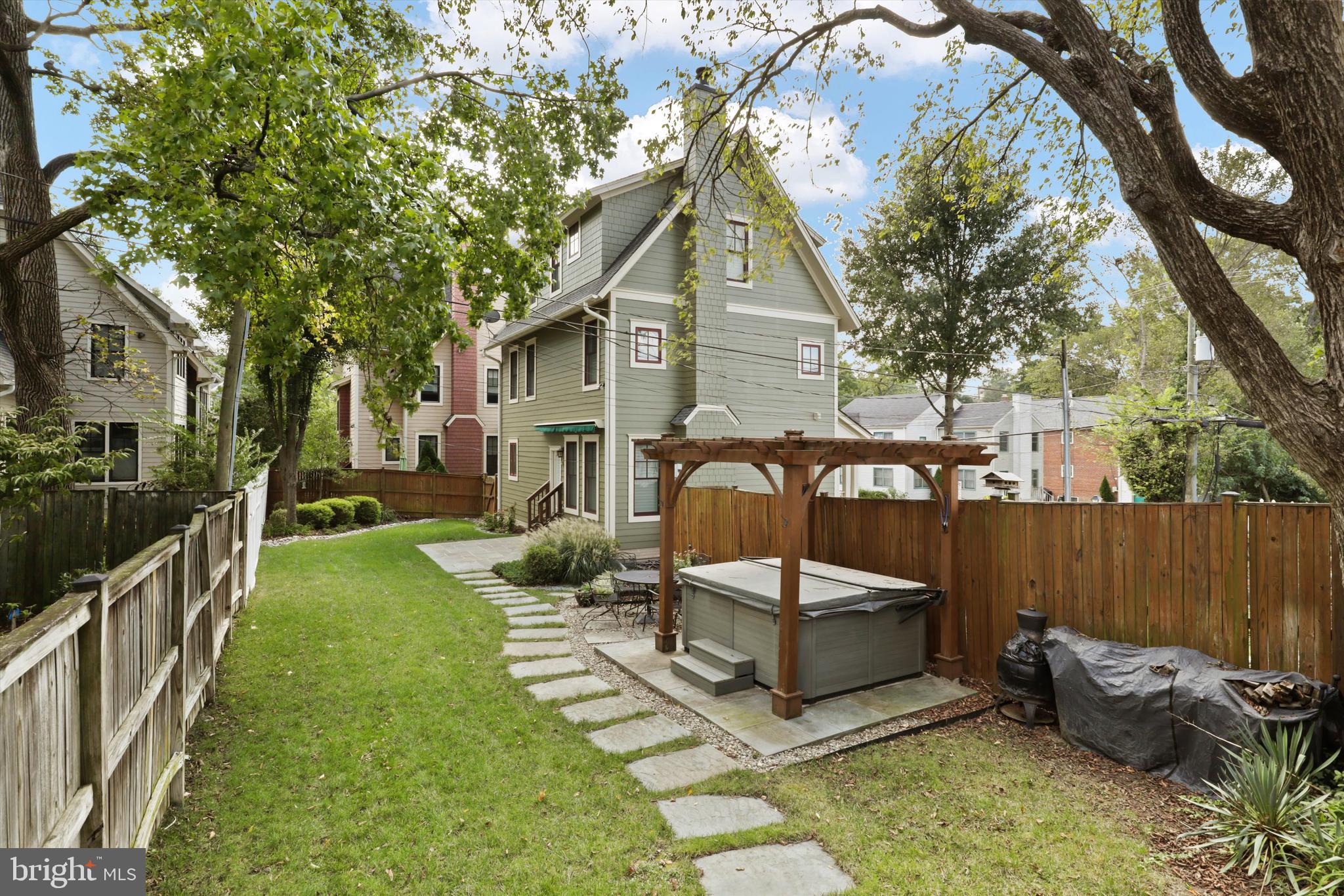 ADDISON HEIGHTS - Residential