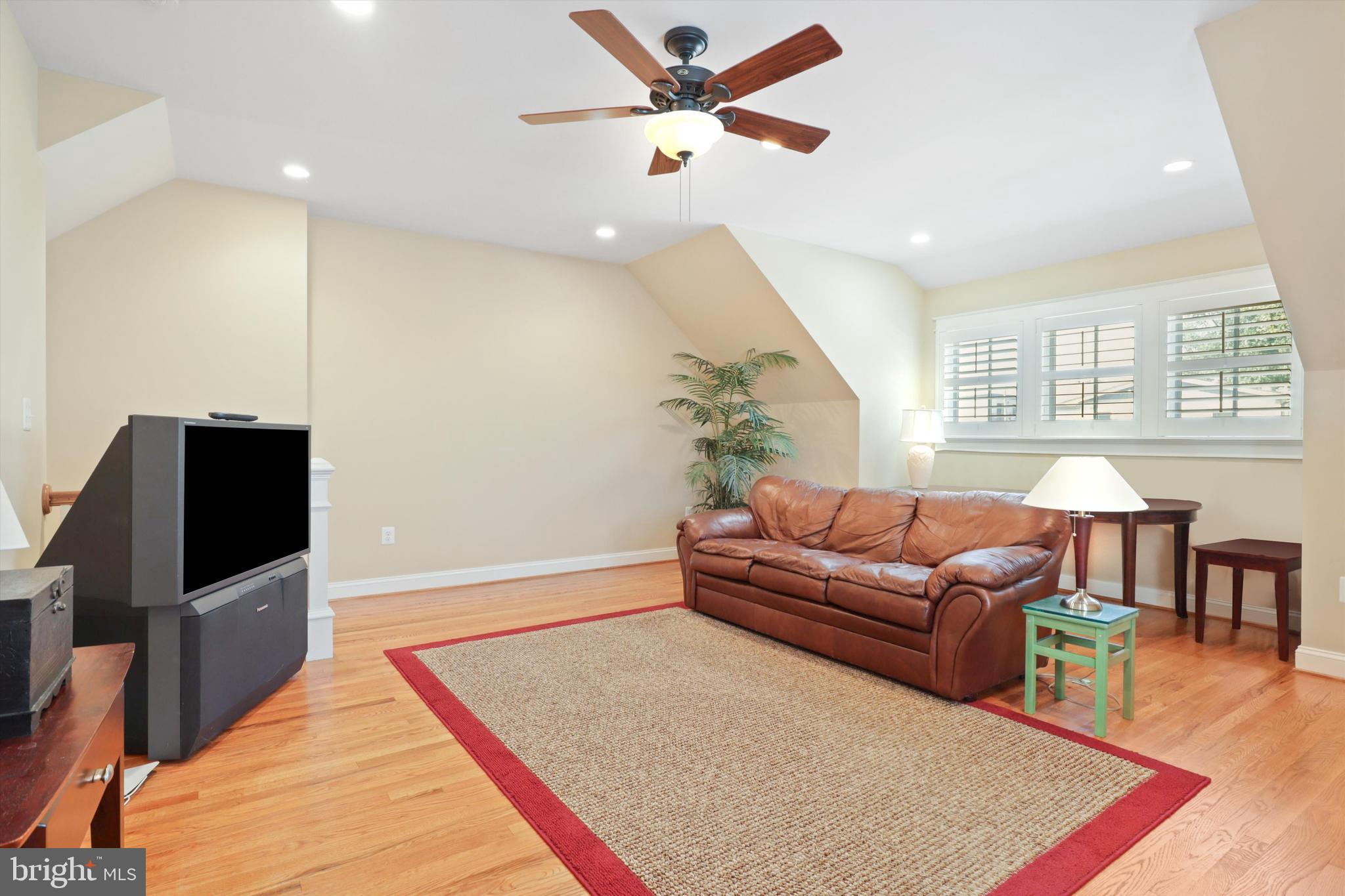 ADDISON HEIGHTS - Residential