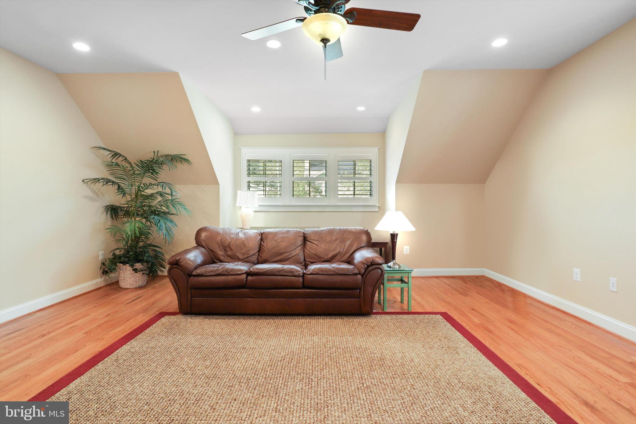 ADDISON HEIGHTS - Residential