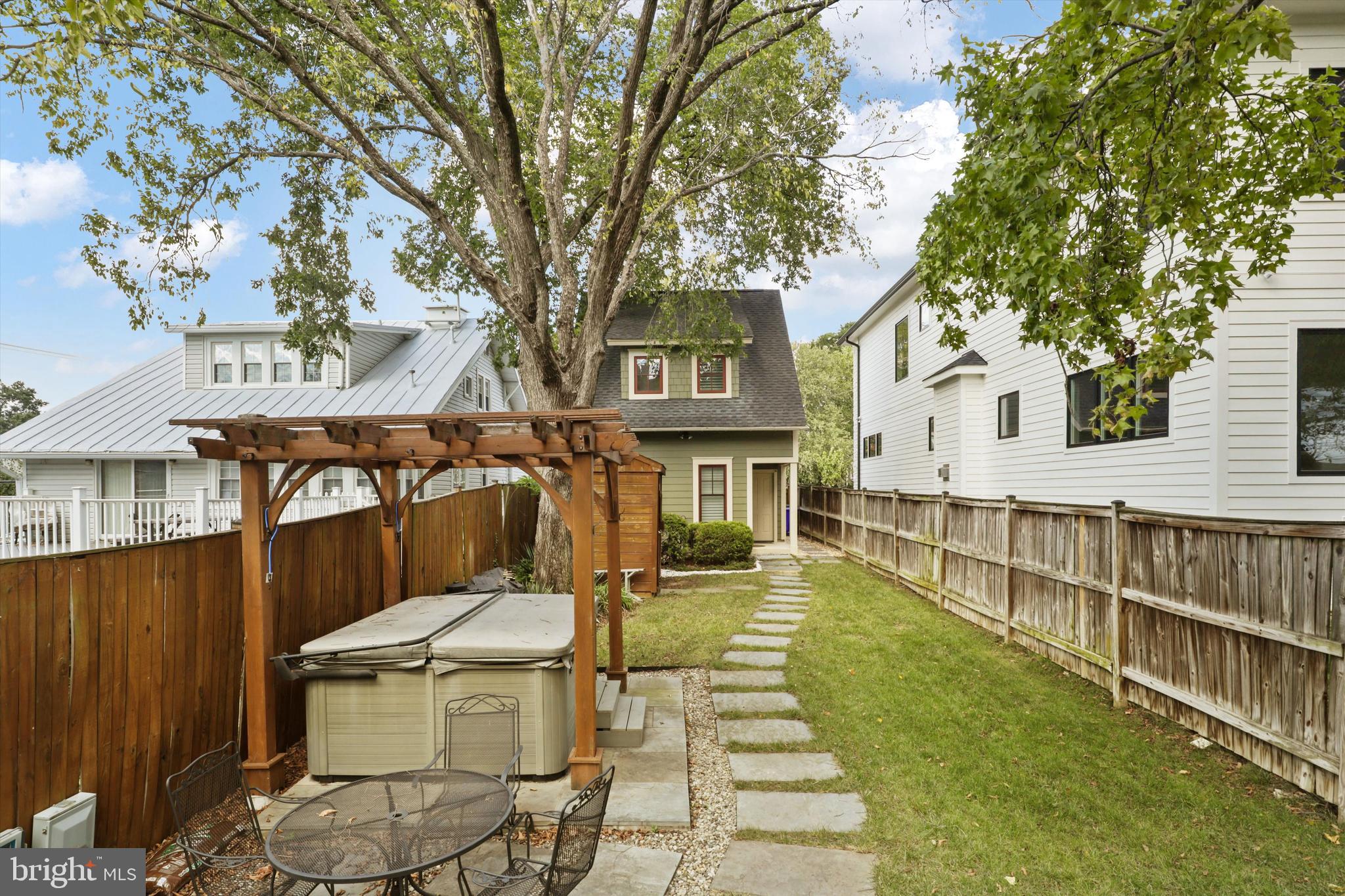 ADDISON HEIGHTS - Residential