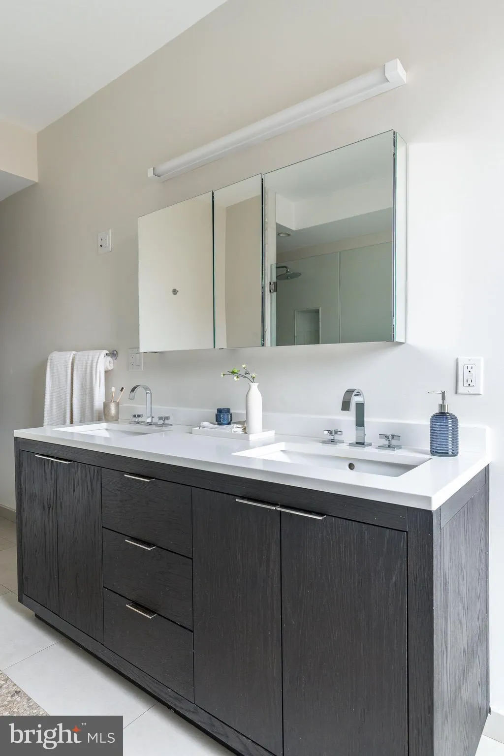 Philadelphia, Pennsylvania 19123, United States, 4 Bedrooms Bedrooms, ,5 BathroomsBathrooms,Residential,Active,206027