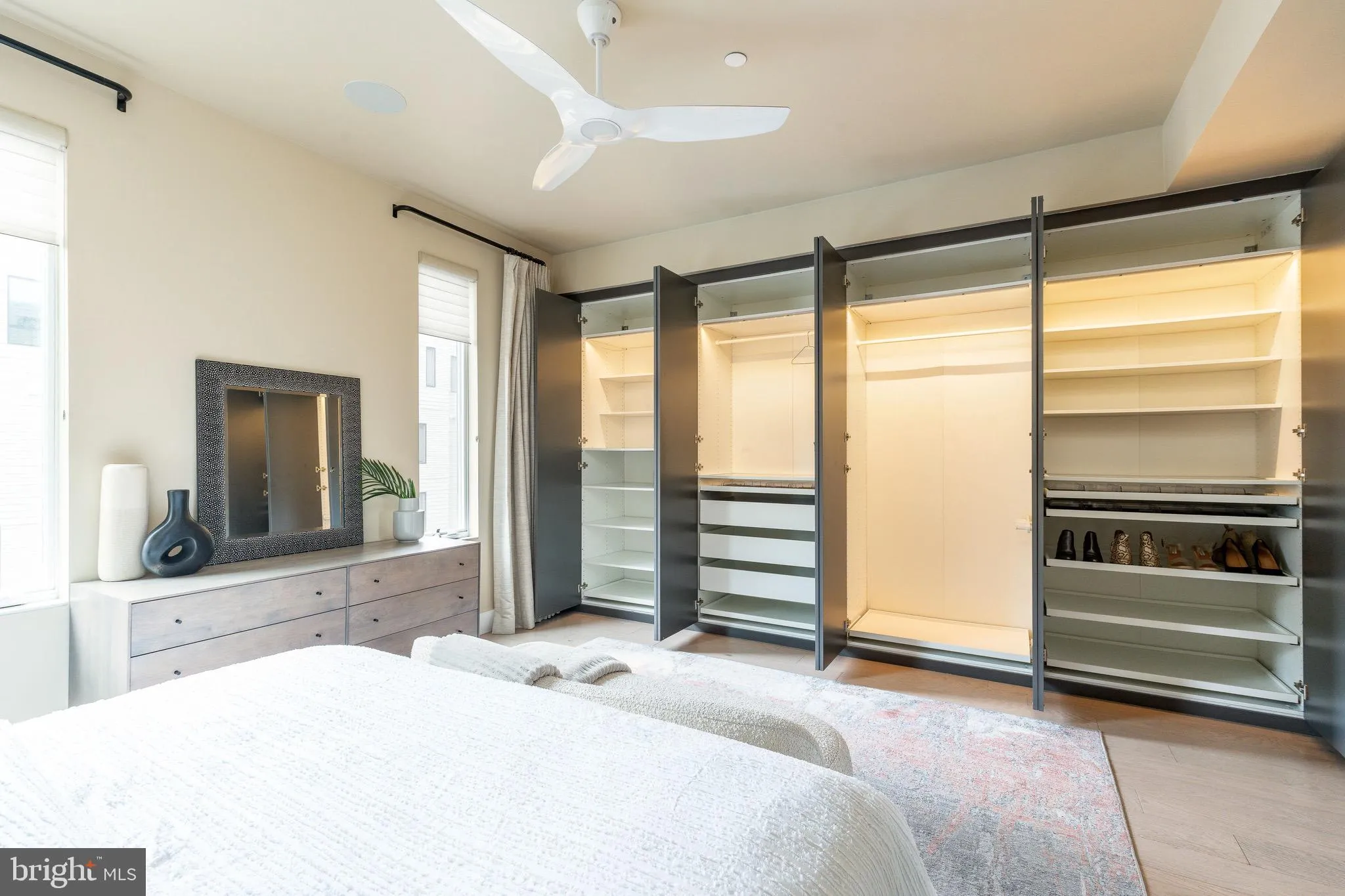 Philadelphia, Pennsylvania 19123, United States, 4 Bedrooms Bedrooms, ,5 BathroomsBathrooms,Residential,Active,206027