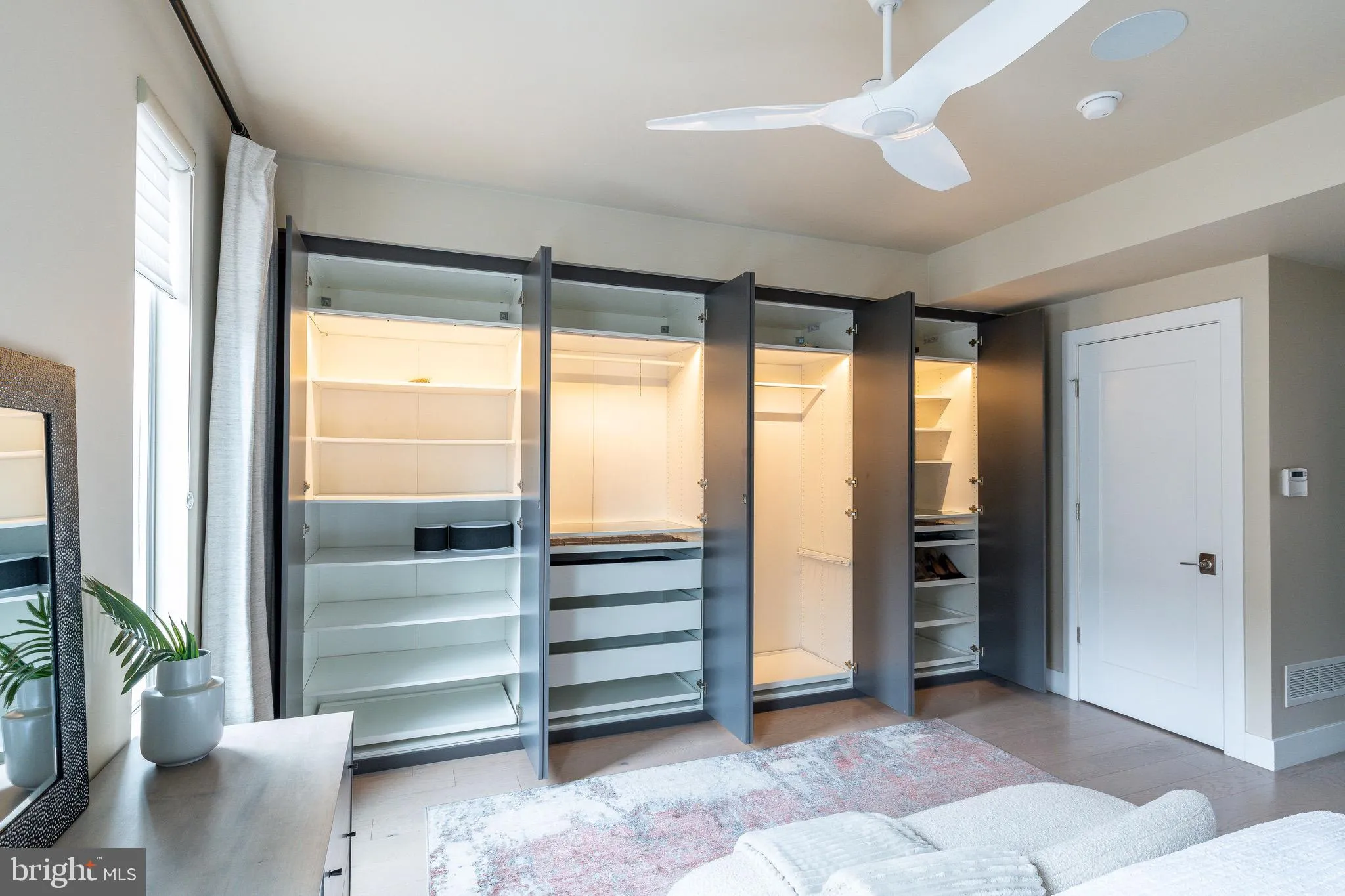 Philadelphia, Pennsylvania 19123, United States, 4 Bedrooms Bedrooms, ,5 BathroomsBathrooms,Residential,Active,206027