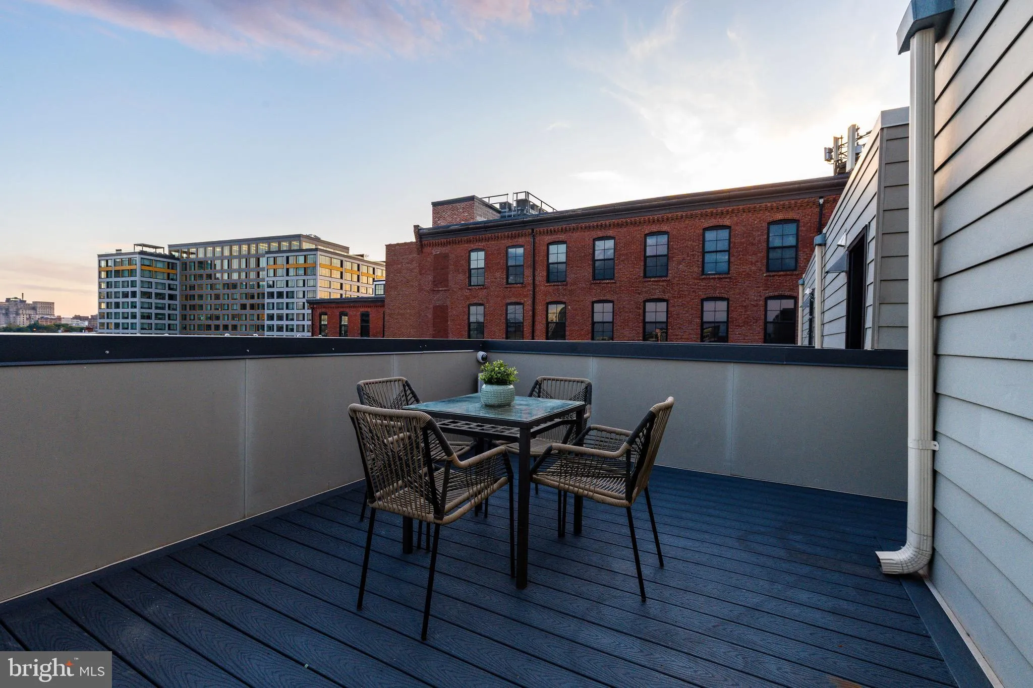 Philadelphia, Pennsylvania 19123, United States, 4 Bedrooms Bedrooms, ,5 BathroomsBathrooms,Residential,Active,206027