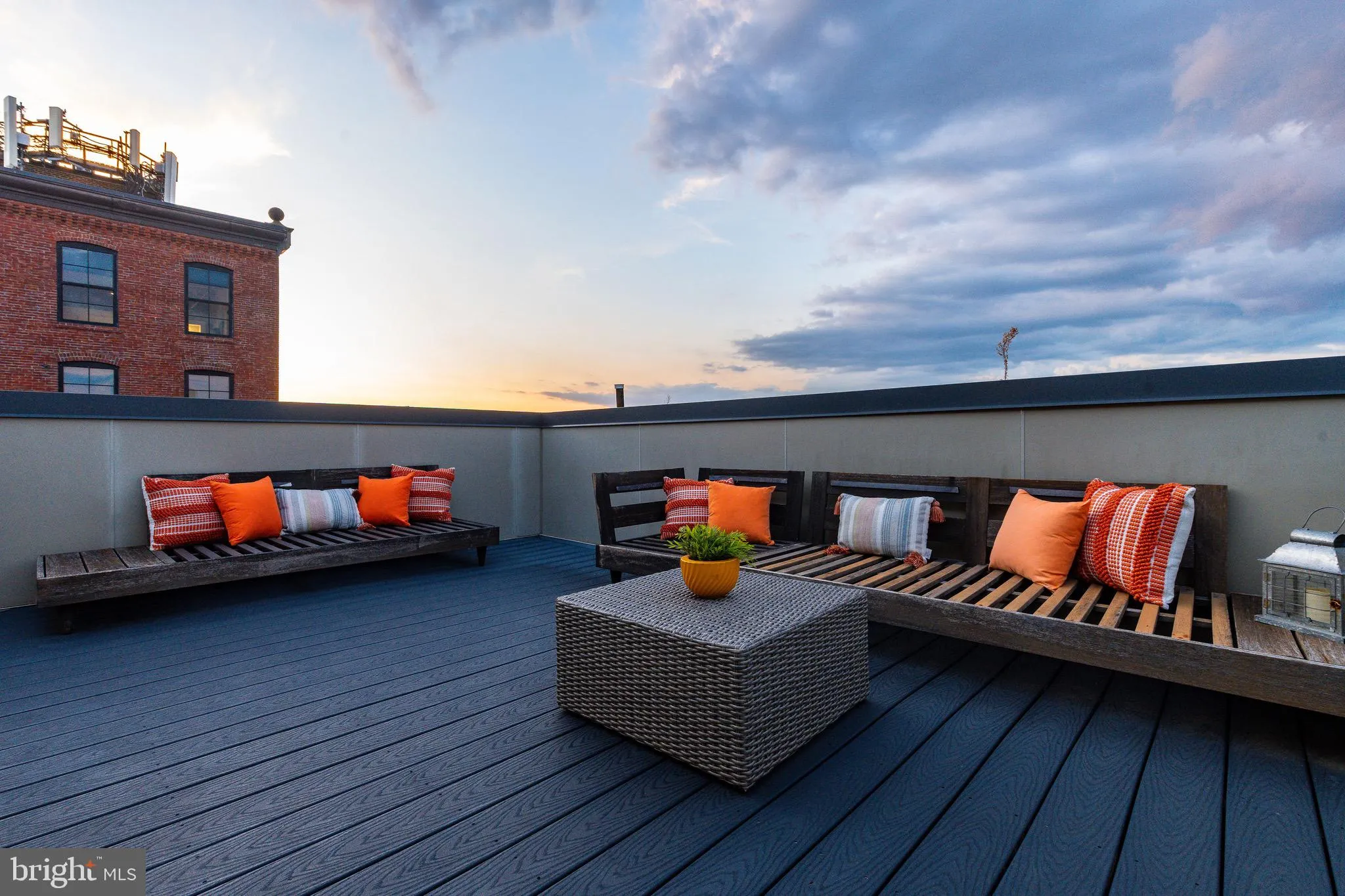 Philadelphia, Pennsylvania 19123, United States, 4 Bedrooms Bedrooms, ,5 BathroomsBathrooms,Residential,Active,206027