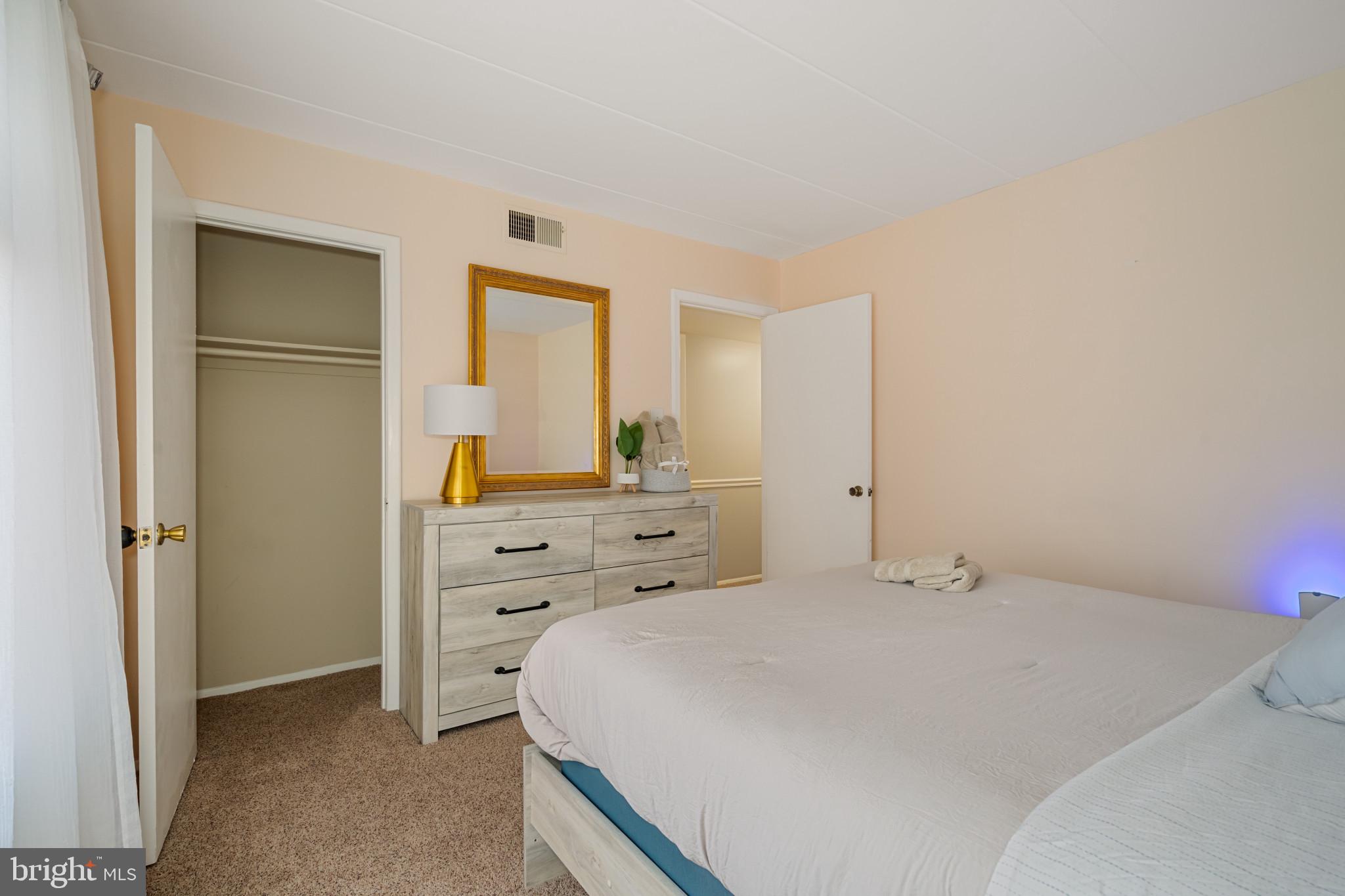 COUNTRY CLUB GREEN - Residential