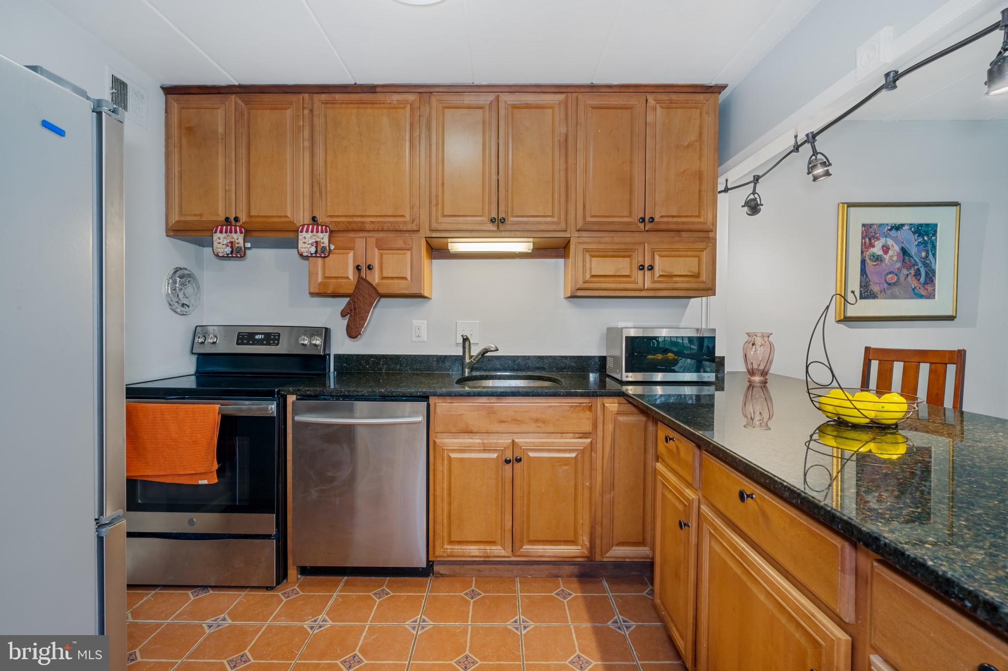 COUNTRY CLUB GREEN - Residential