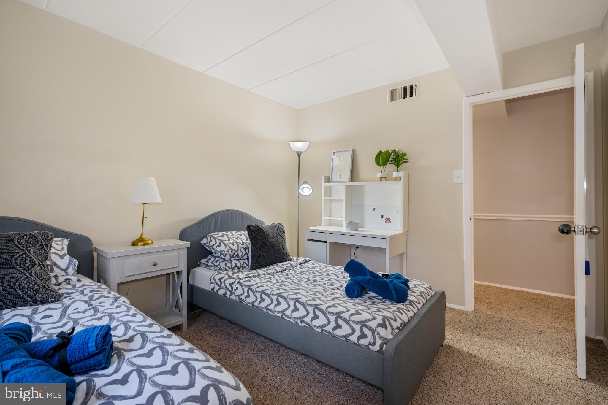 COUNTRY CLUB GREEN - Residential