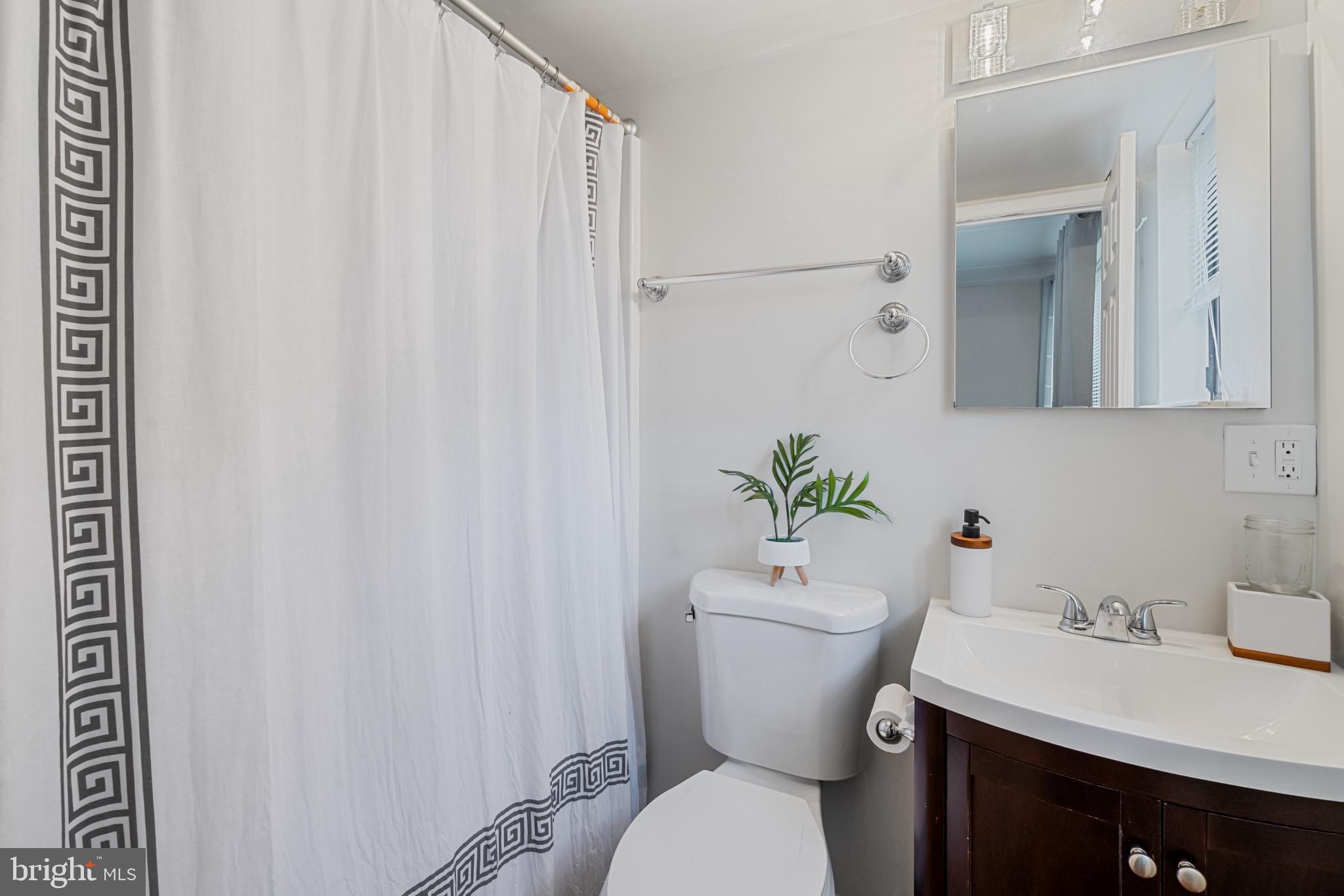 COUNTRY CLUB GREEN - Residential