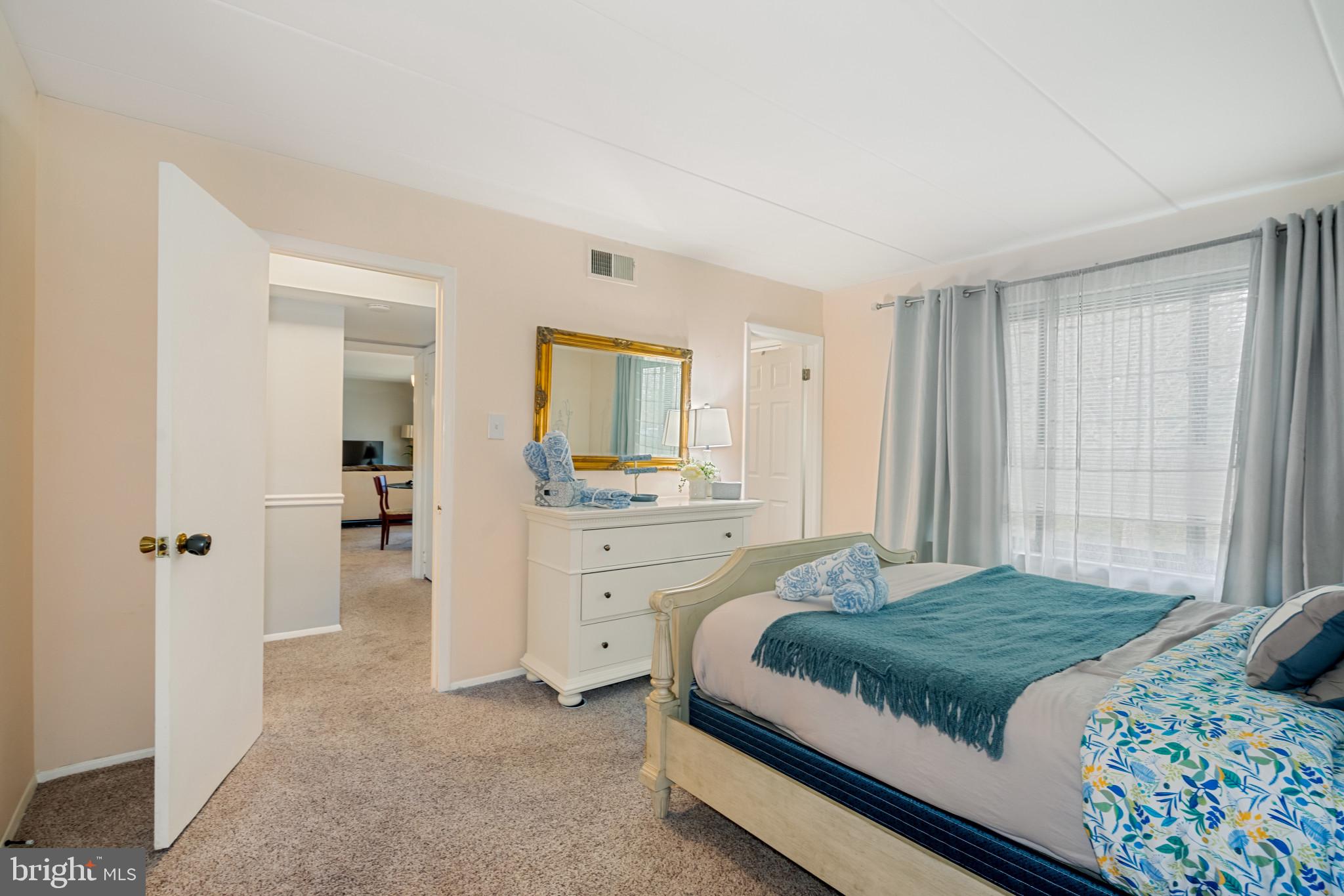 COUNTRY CLUB GREEN - Residential