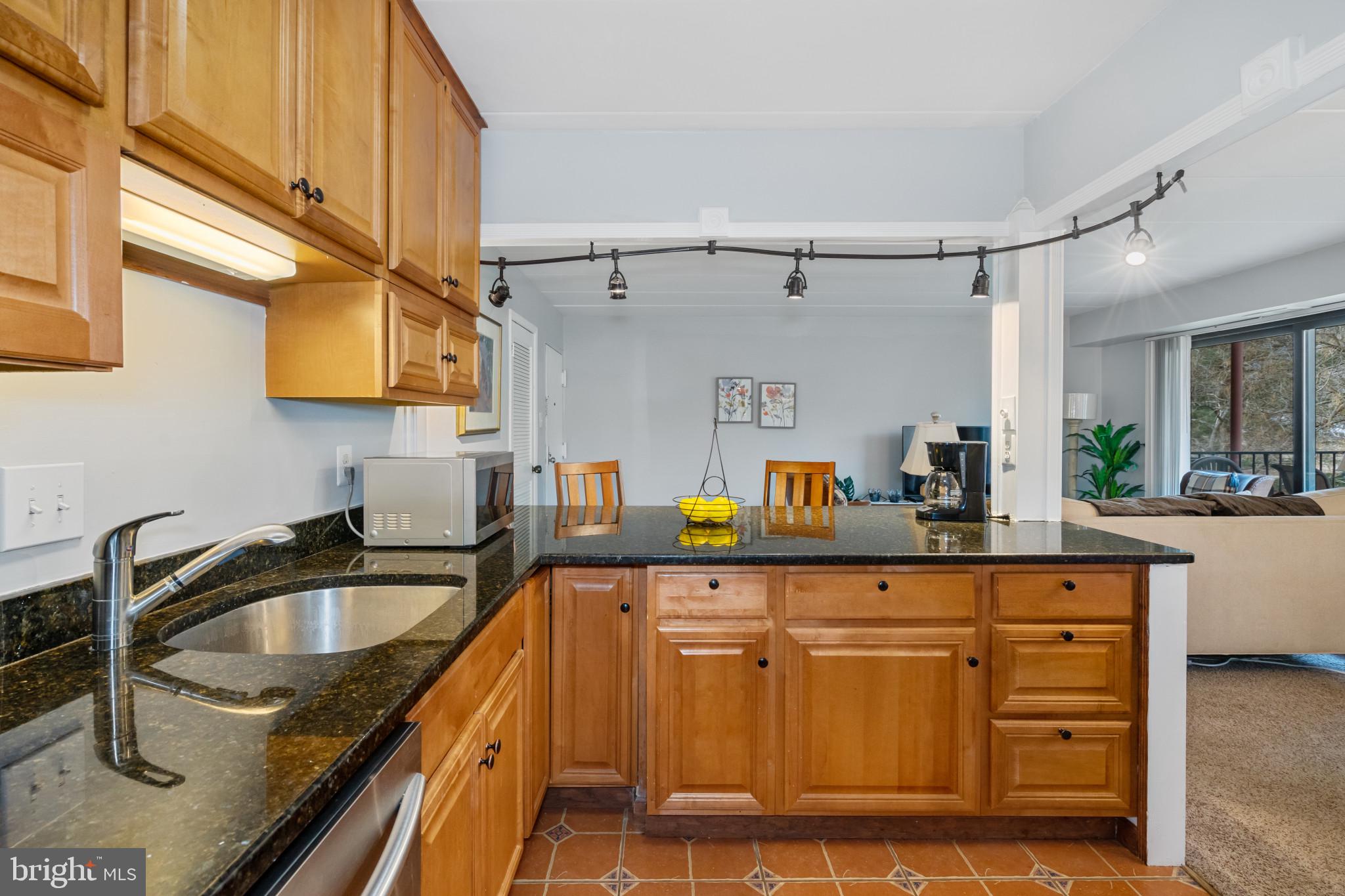 COUNTRY CLUB GREEN - Residential