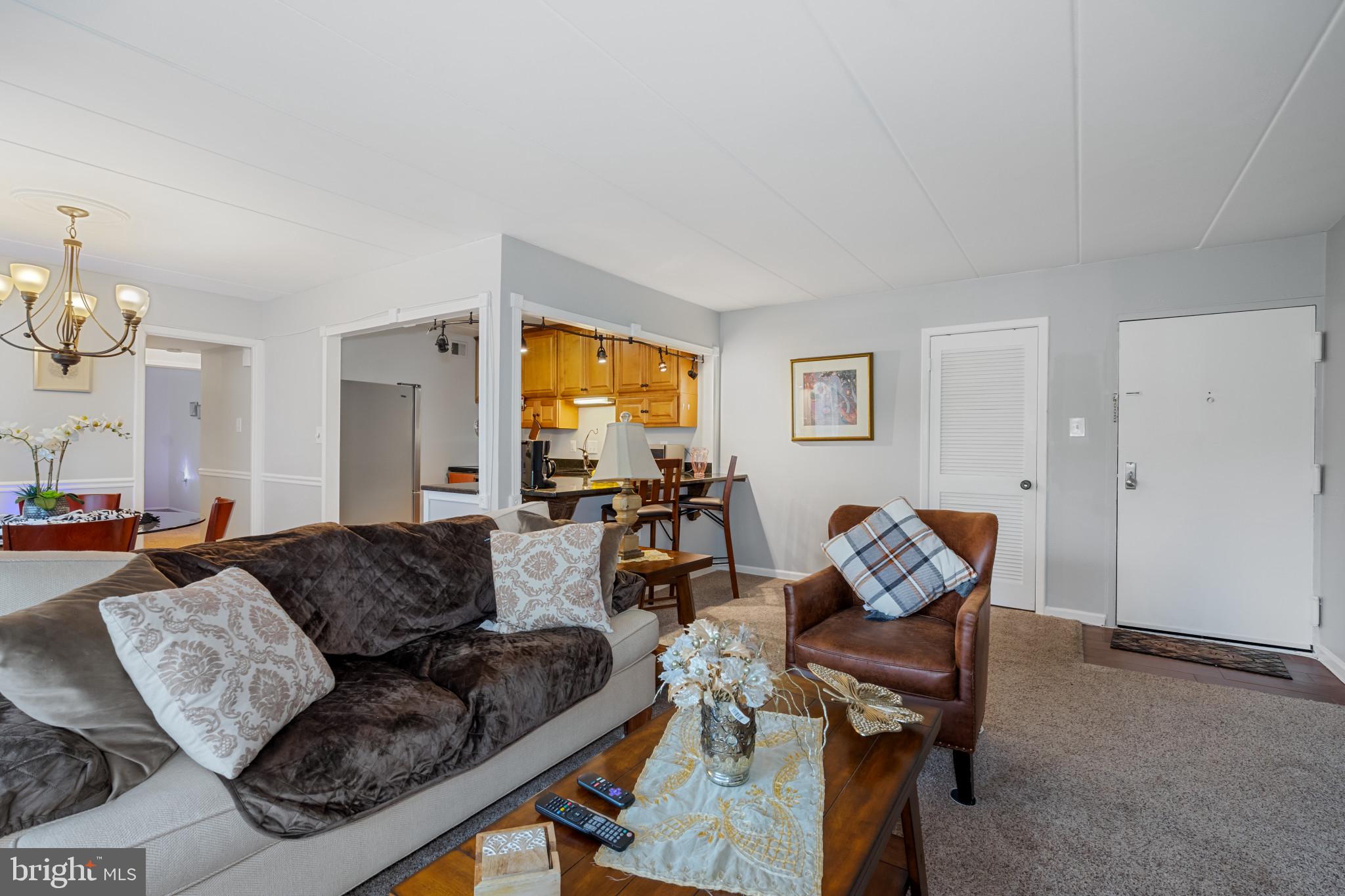 COUNTRY CLUB GREEN - Residential