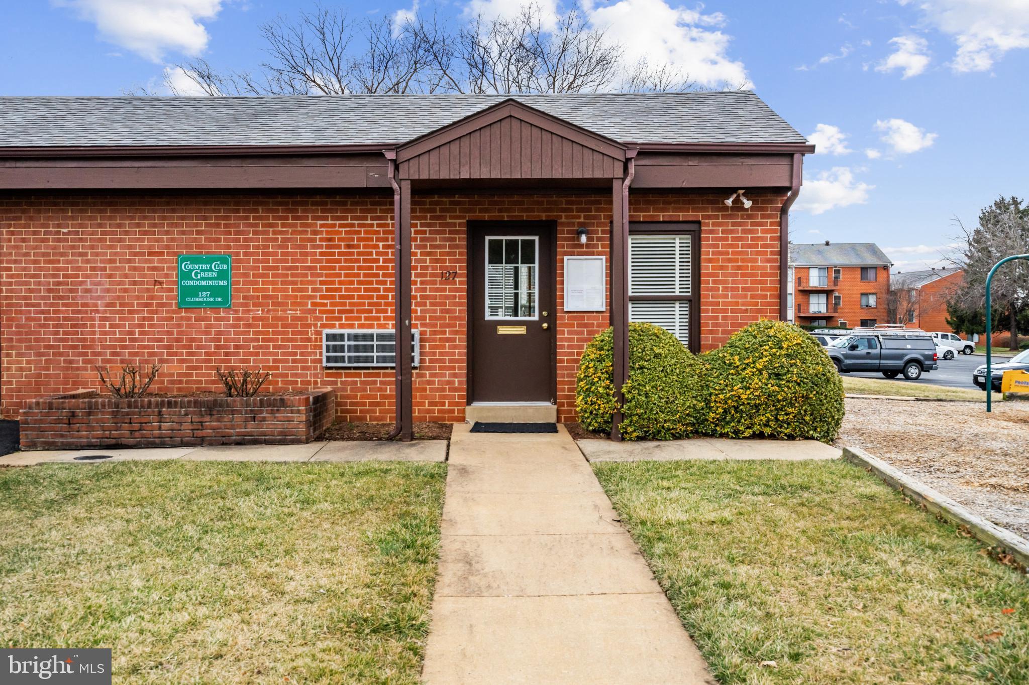 COUNTRY CLUB GREEN - Residential