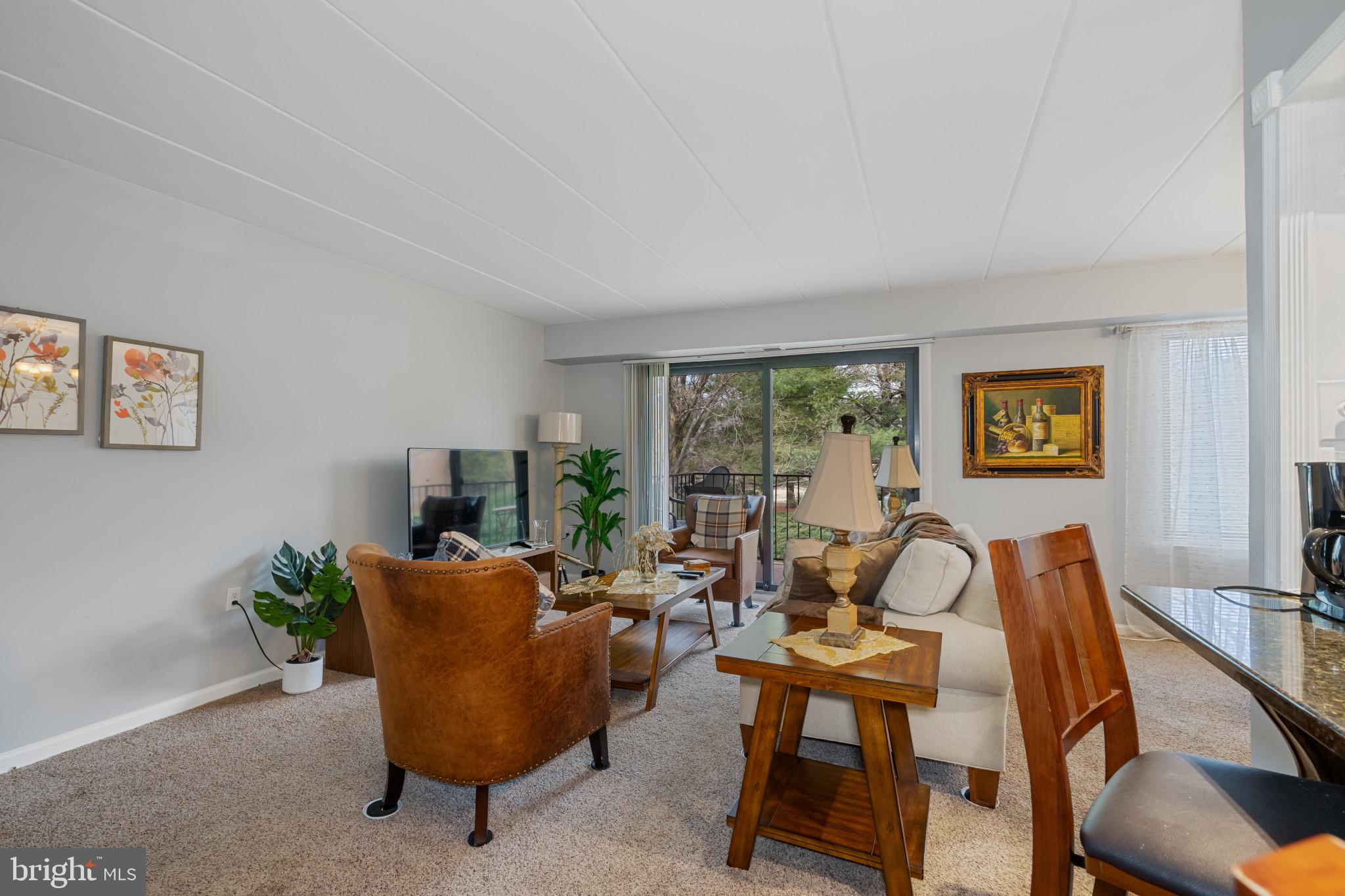 COUNTRY CLUB GREEN - Residential