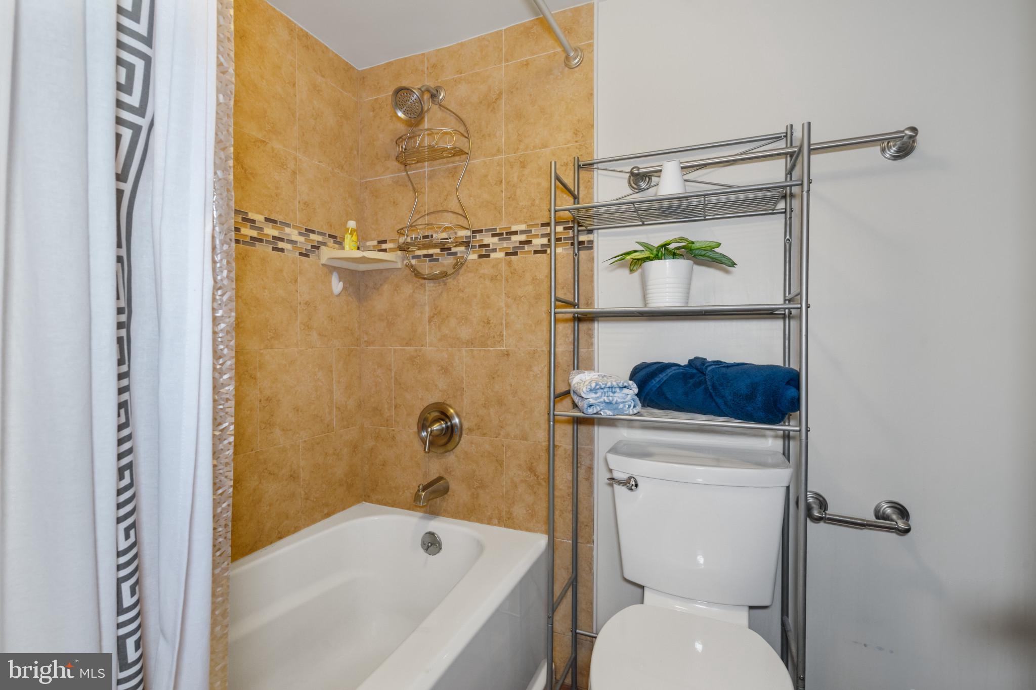 COUNTRY CLUB GREEN - Residential