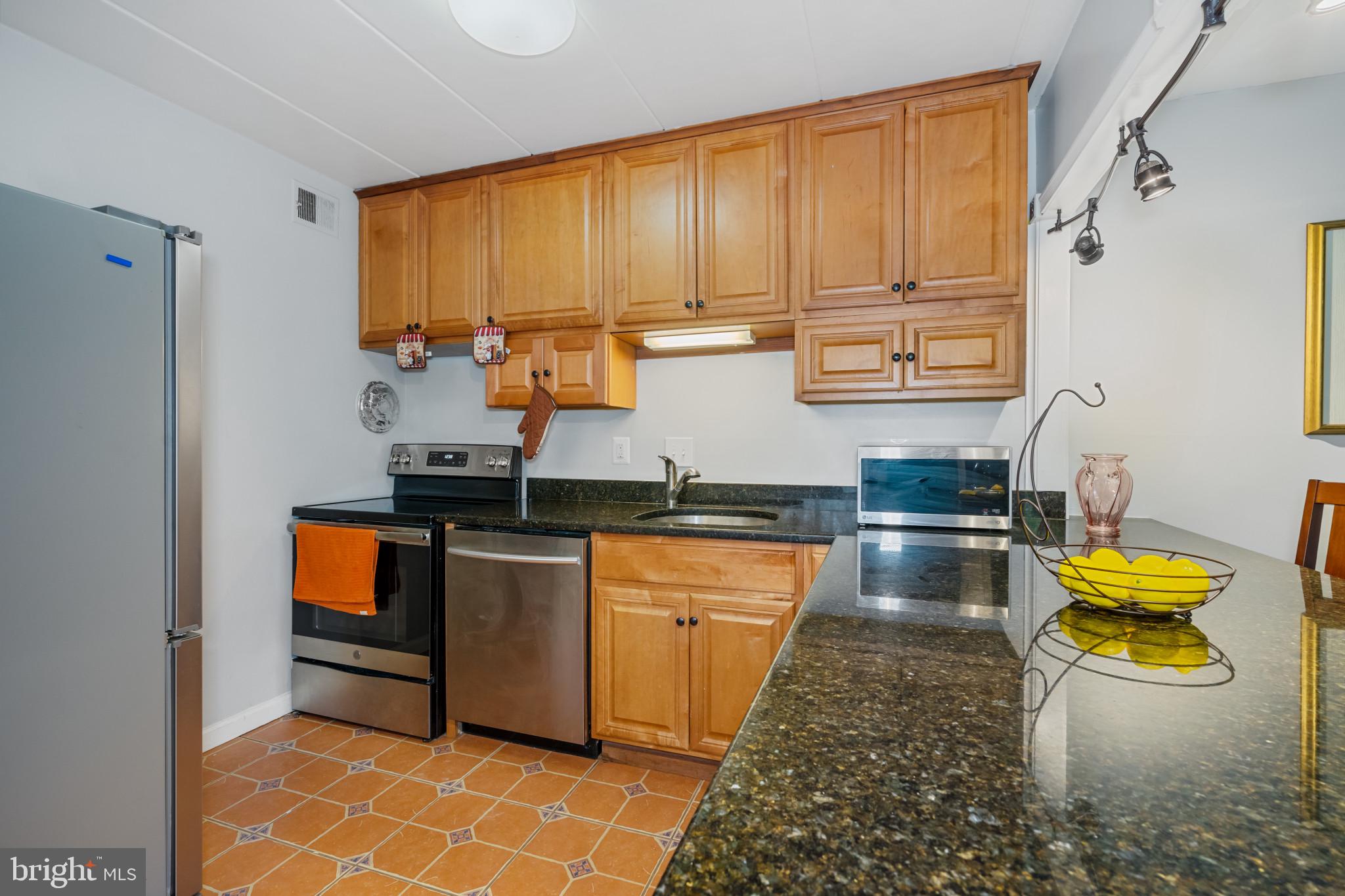 COUNTRY CLUB GREEN - Residential