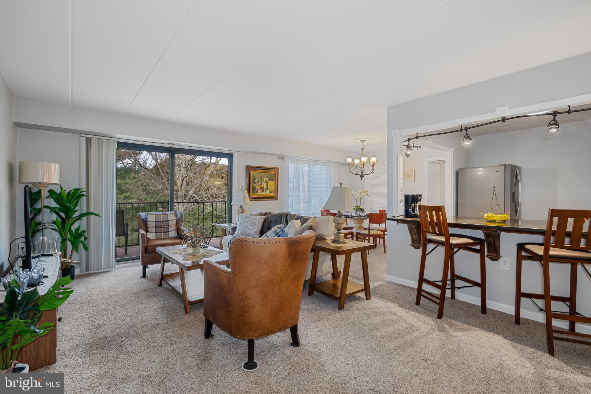 COUNTRY CLUB GREEN - Residential