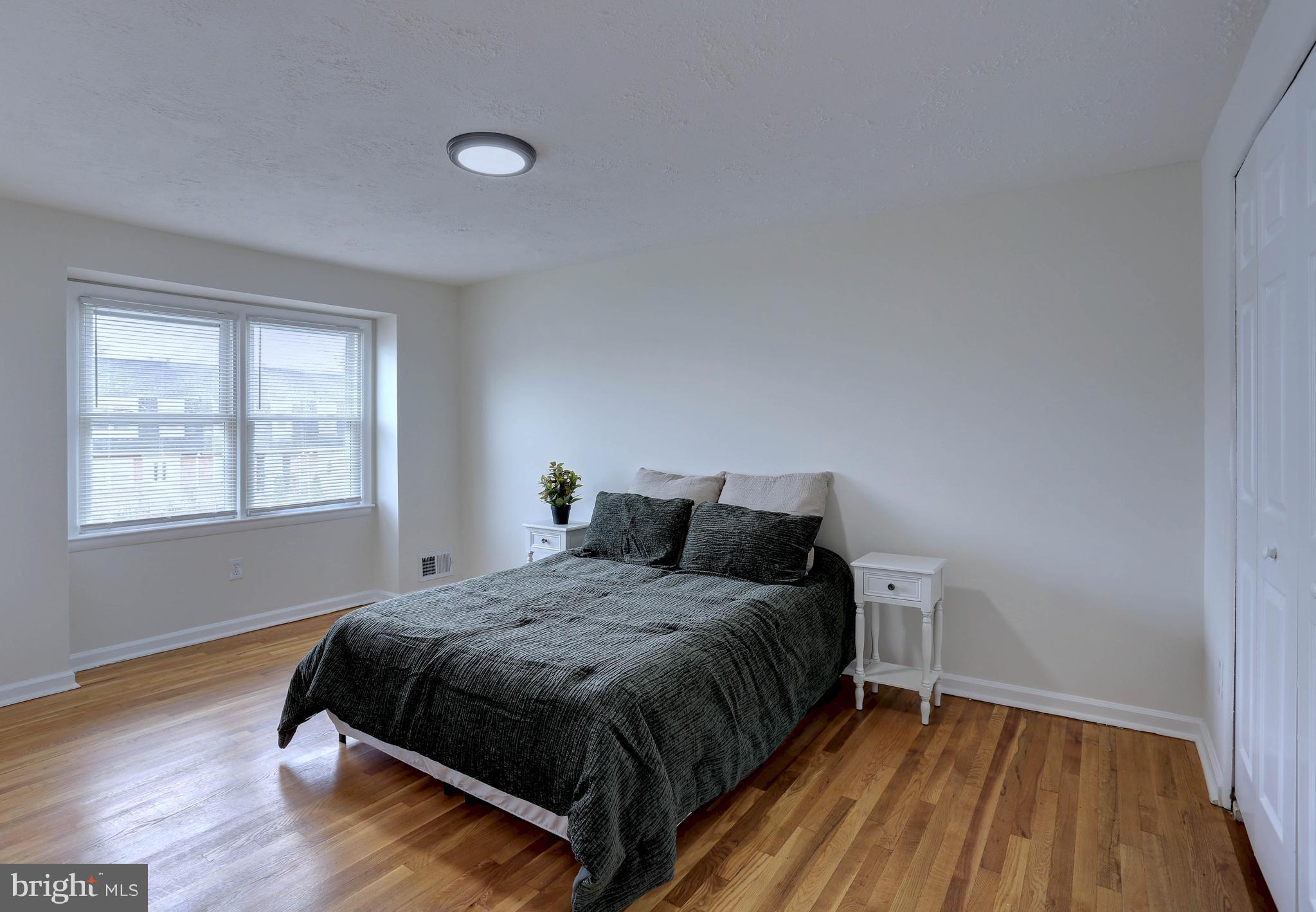 HOLLAND HILL - Residential