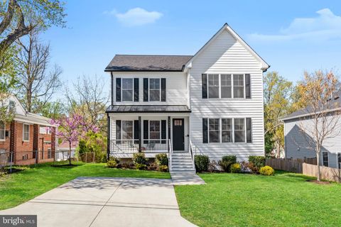 Photo of 6806 Farragut Avenue, FALLS CHURCH, VA 22042 (MLS # VAFX2306050)