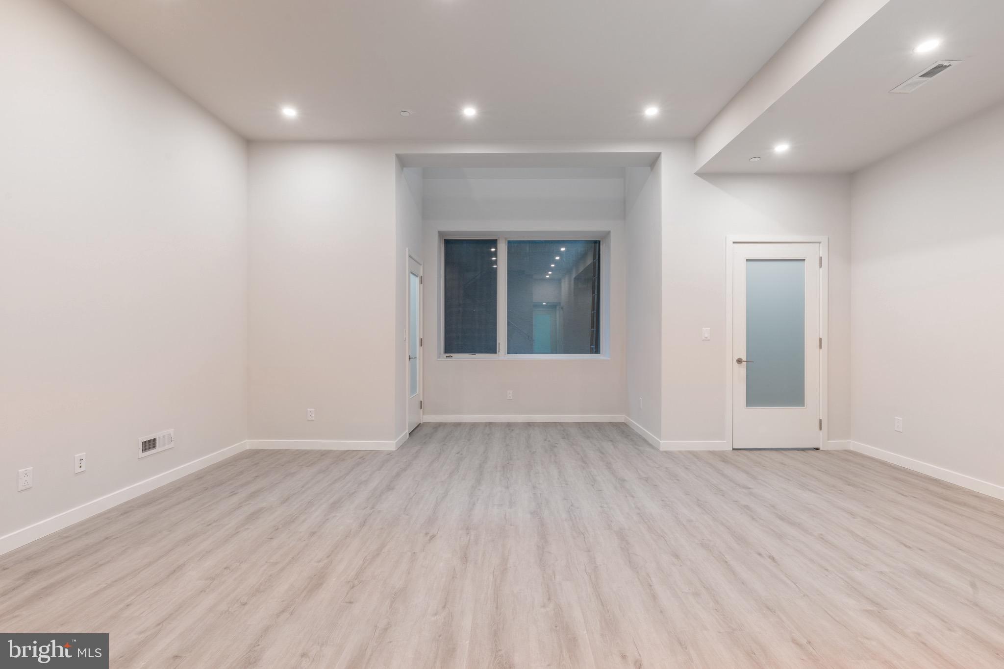 WASHINGTON SQ WEST - Residential