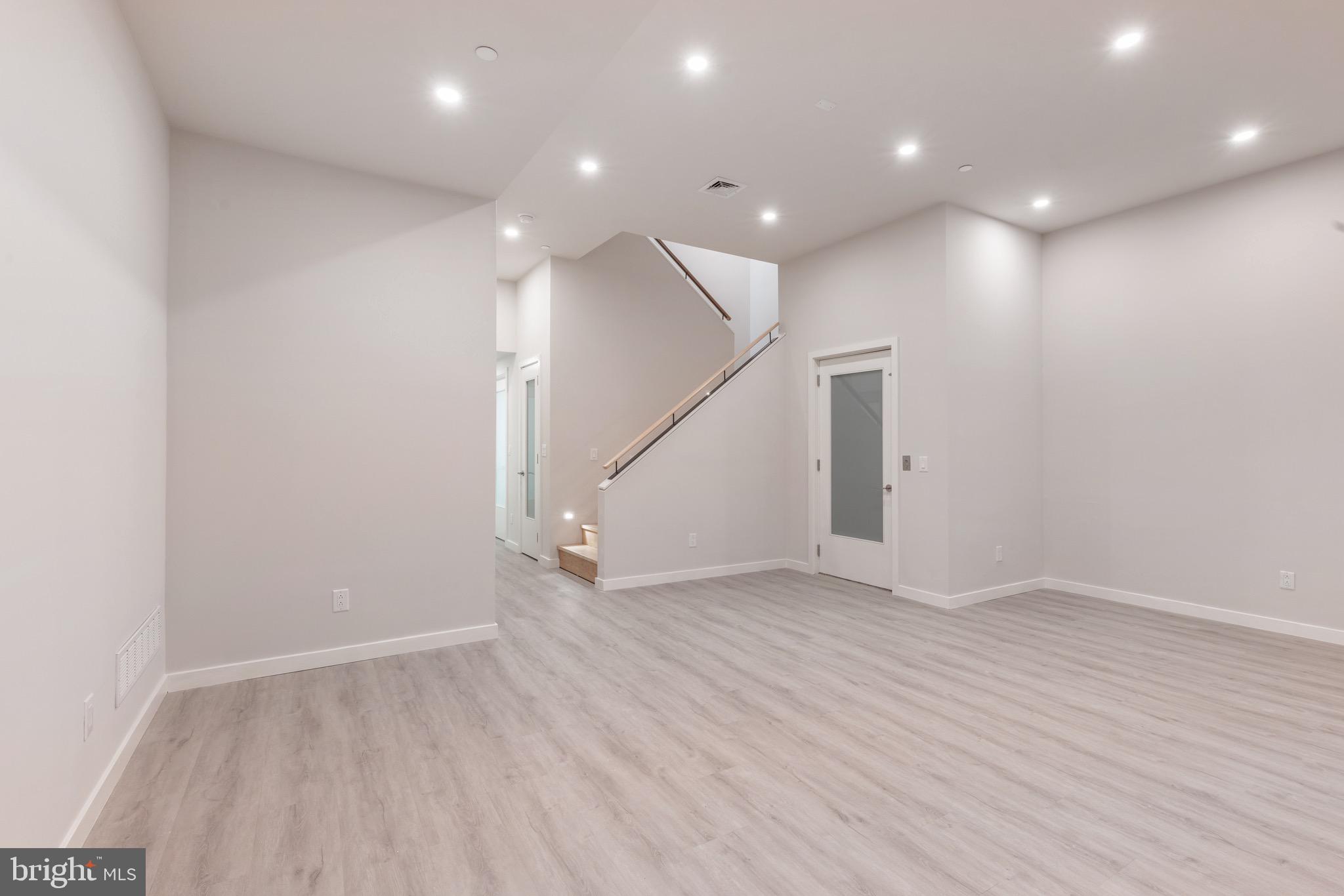 WASHINGTON SQ WEST - Residential