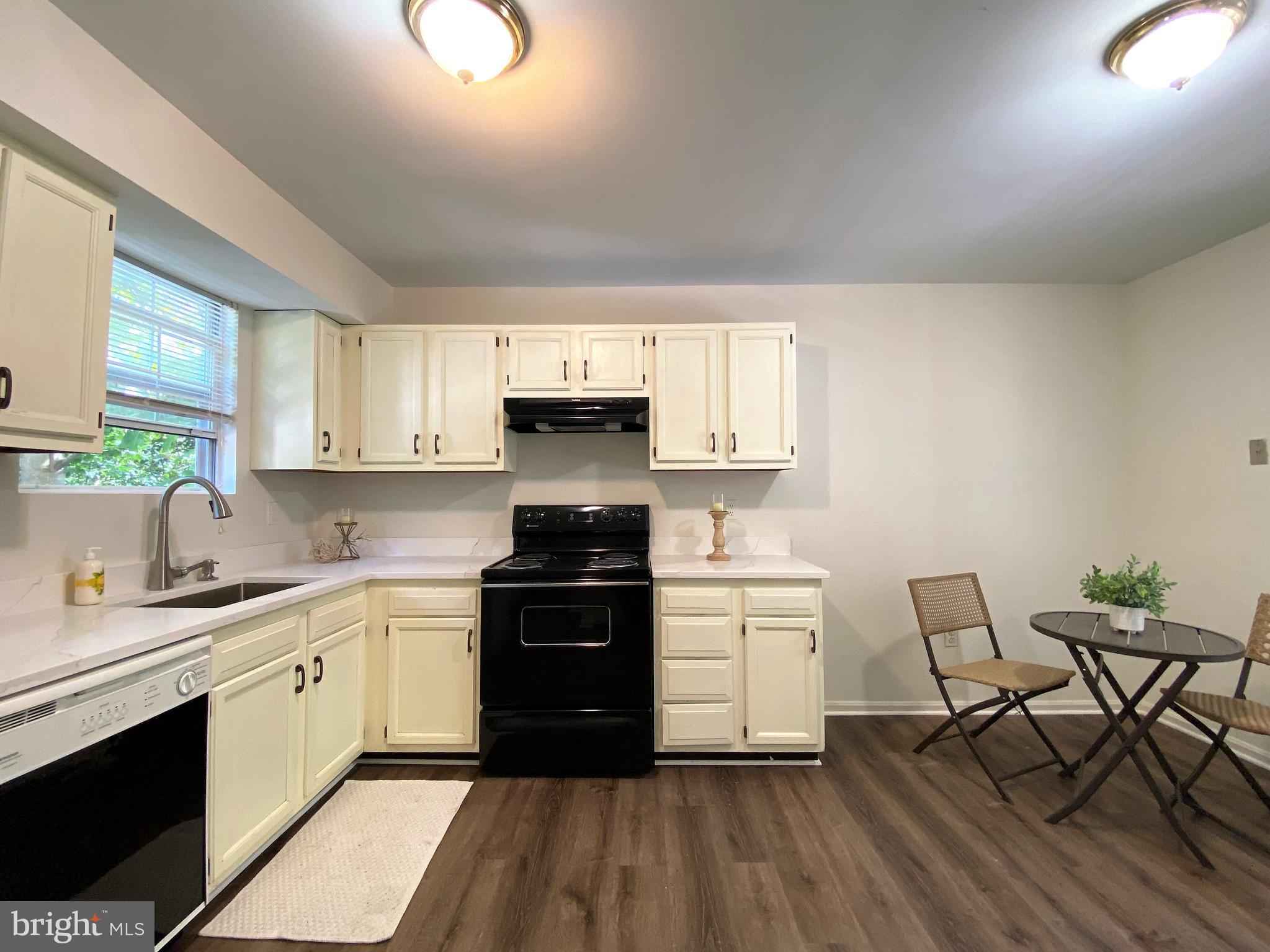 OLD BAYSIDE - Residential