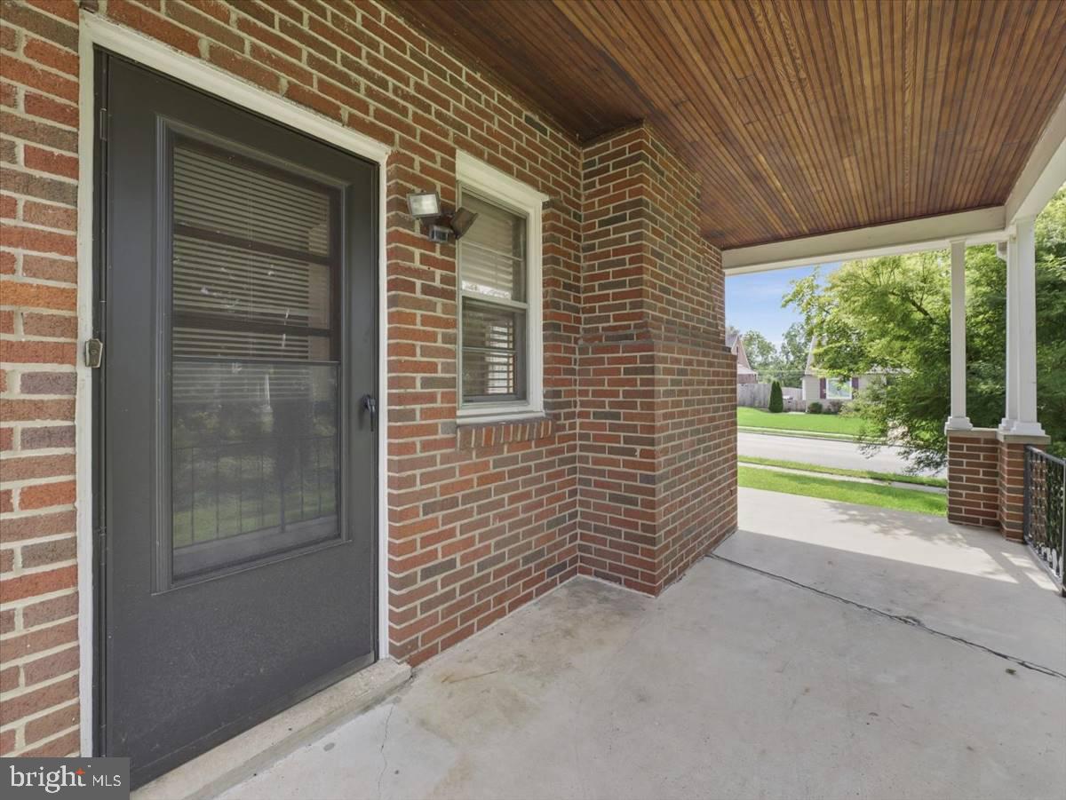 939 VIEW STREET