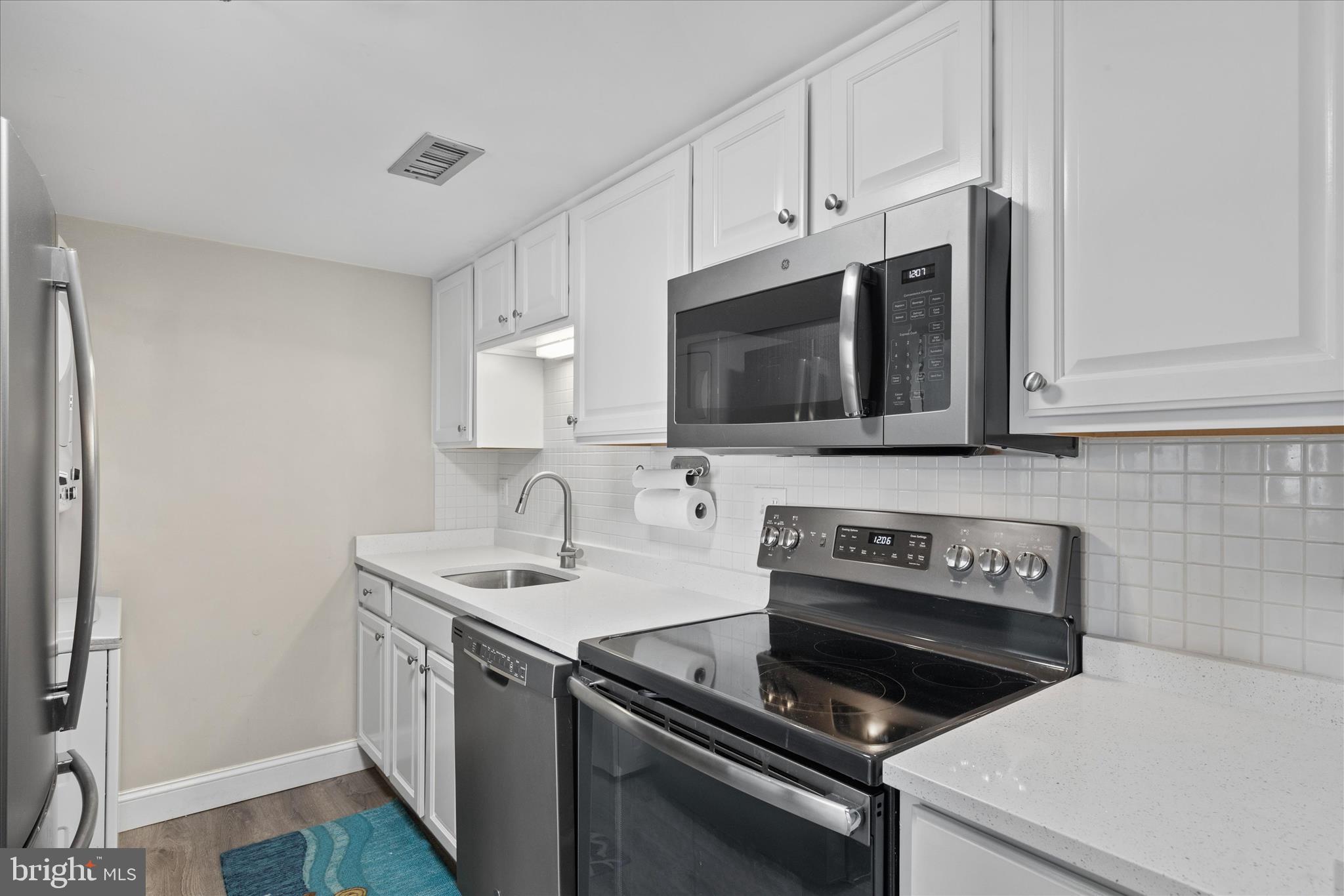 SEA COLONY EAST - Residential