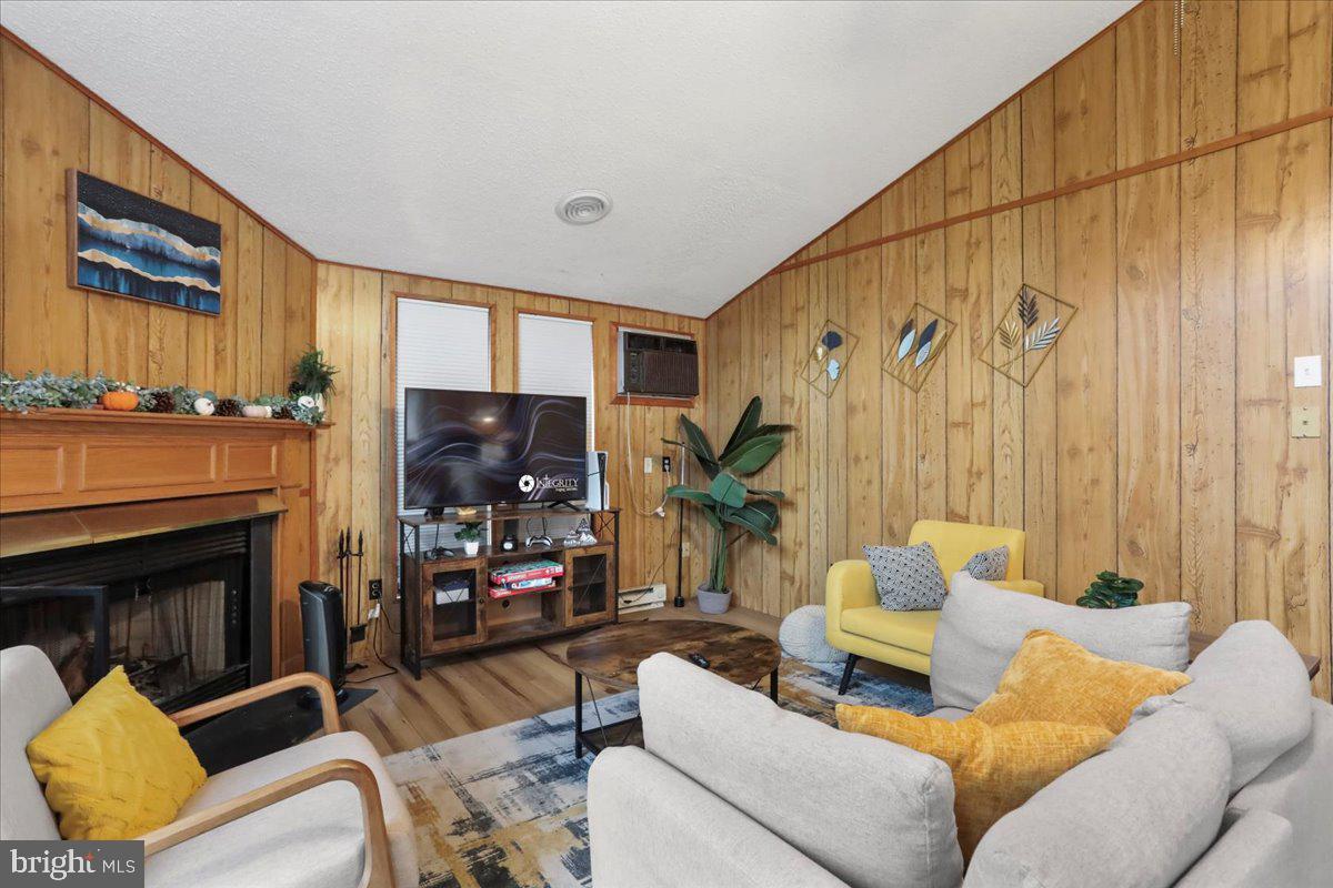 THE WOODS - Residential