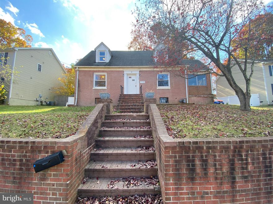 Introducing a main-level duplex in Fredericksburg city with hardwood floors throughout. This 2-bedroom, 1-bathroom apartment combines classic charm with modern convenience. The bonus room is surrounded by natural light from the windows, offering a versatile space for work or relaxation. A washer and dryer are conveniently located in the basement, which also provides ample storage space. The residence is ideally situated, with proximity to Fredericksburg amenities, easy access to I-95, commuter lots, VRE, shopping, dining, parks, and more.

*Upstairs apartment is leased separately.

*Washer and dryer units, convey AS-IS

*Fireplace to be used for decorative purposes only

*Photos taken prior to the most recent tenants occupancy

******************************************************************************************************************

CREDIT: All Credit Considered
PETS: Yes, case-by-case
PET FEE: $450 non-refundable fee
VOUCHERS: Housing Choice Vouchers accepted
UTILITIES: Tenant Pays All
APPLICATION FEE: $60 per applicant
SECURITY DEPOSIT:  Minimum One month's rent (Please note that in certain cases, a double deposit may be required)
RESIDENT BENEFIT PACKAGE: $25/month
LEASING FEE:  $125 One time due with Move-in Funds.