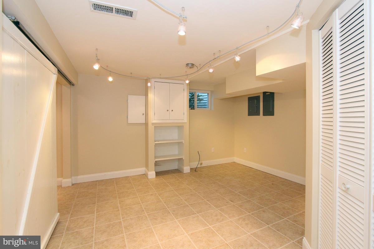 BRADLEY HILLS - Residential Lease