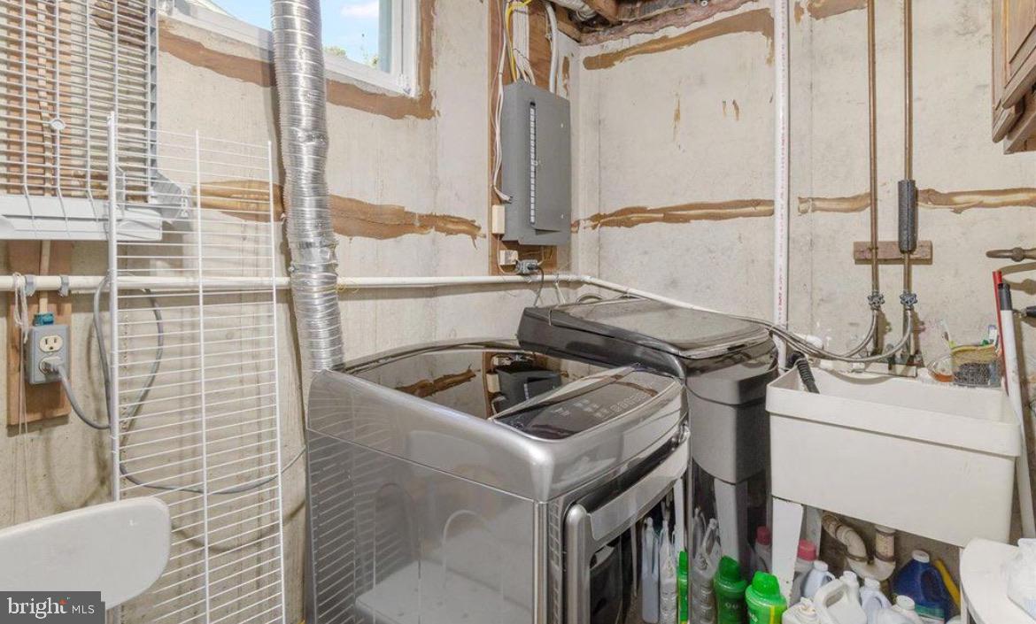 HUNTERS WOODS - Residential Lease