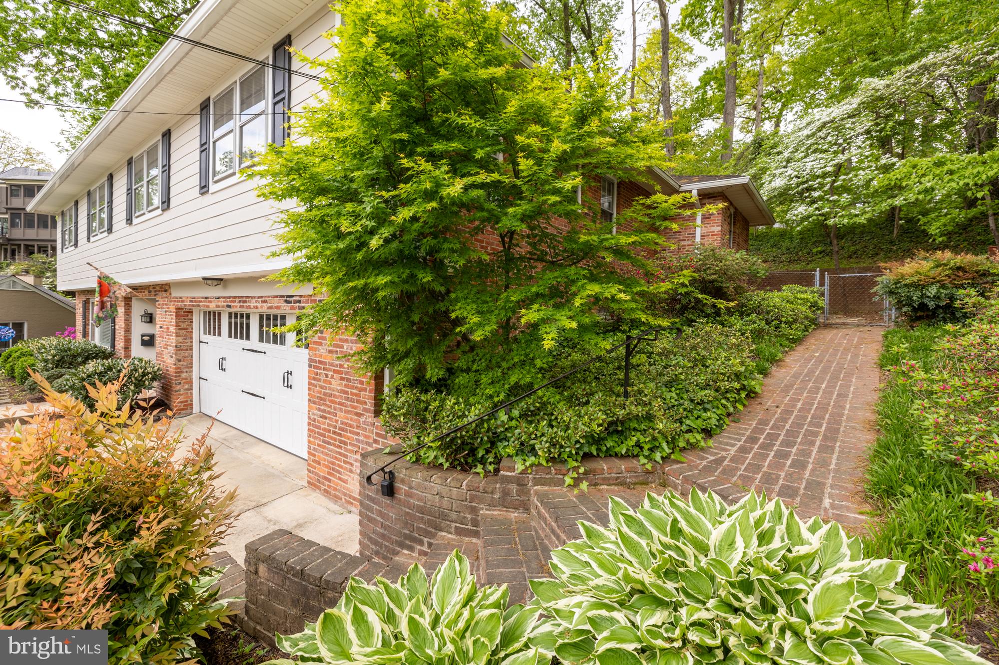 COUNTRY CLUB HILLS - Residential