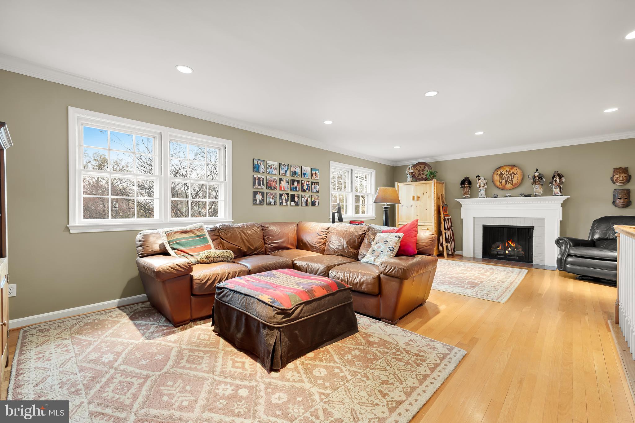 COUNTRY CLUB HILLS - Residential