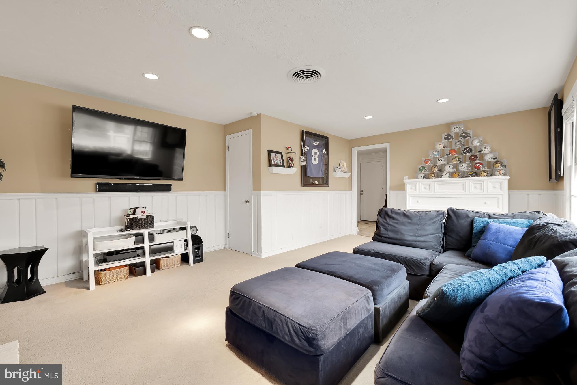 COUNTRY CLUB HILLS - Residential