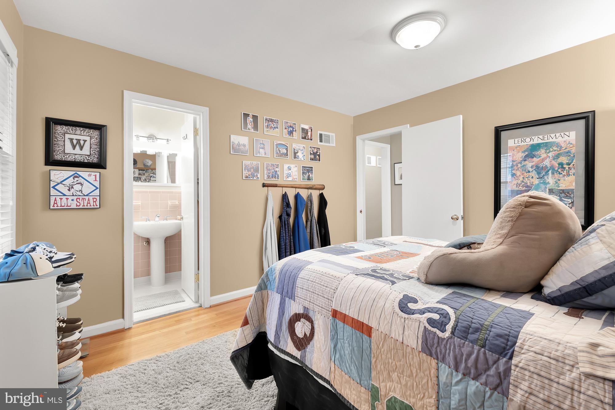 COUNTRY CLUB HILLS - Residential