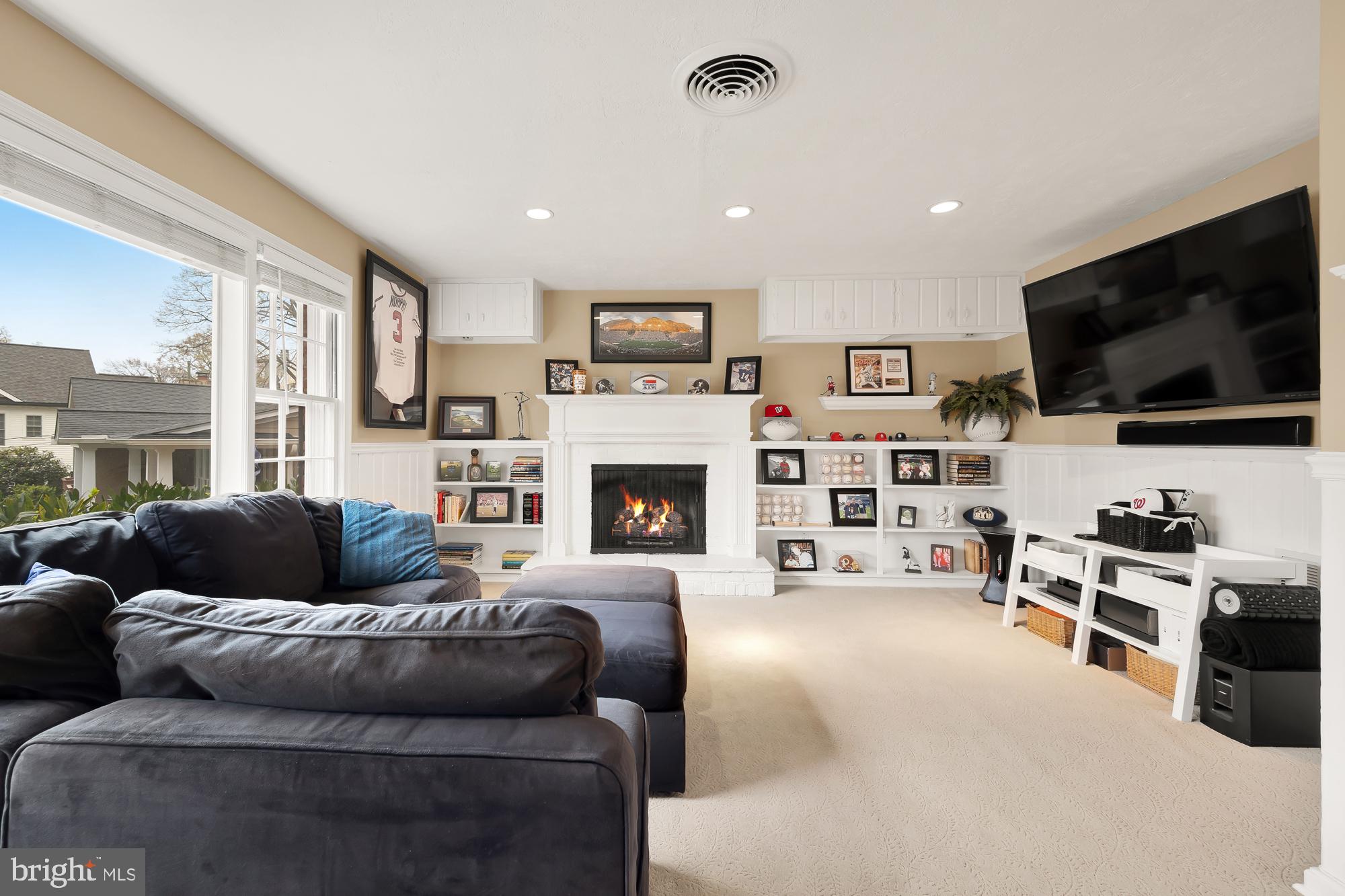 COUNTRY CLUB HILLS - Residential