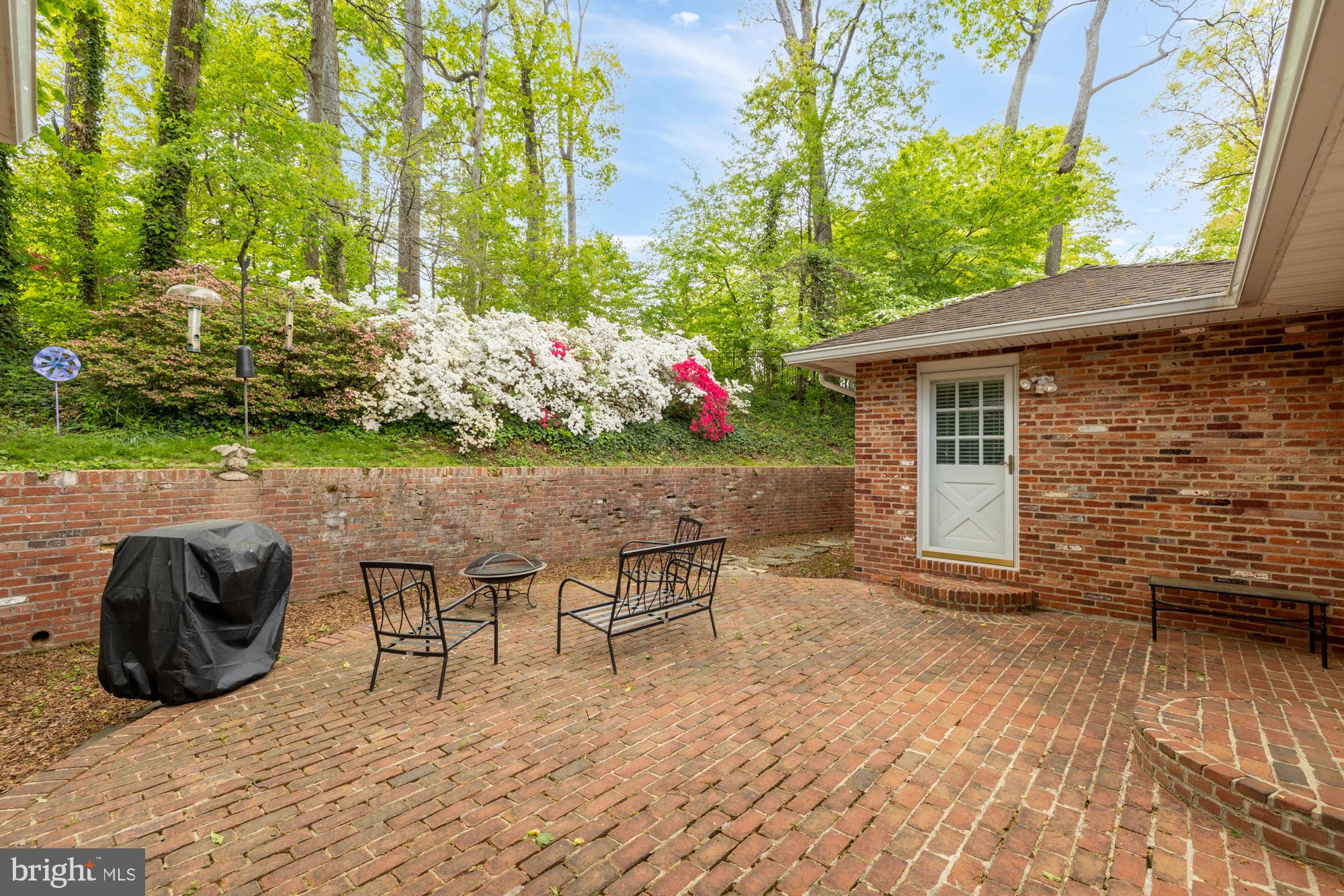 COUNTRY CLUB HILLS - Residential