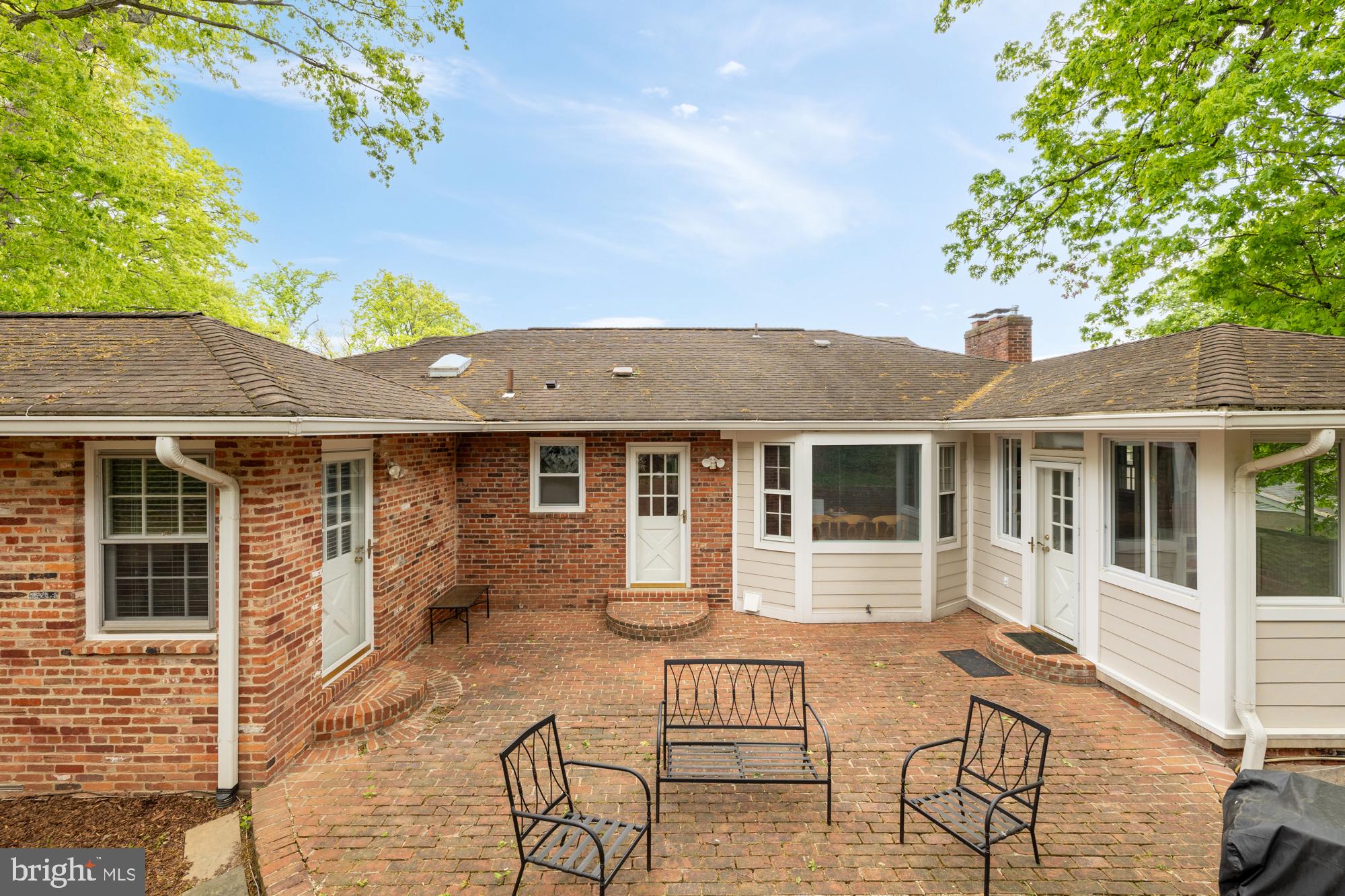 COUNTRY CLUB HILLS - Residential