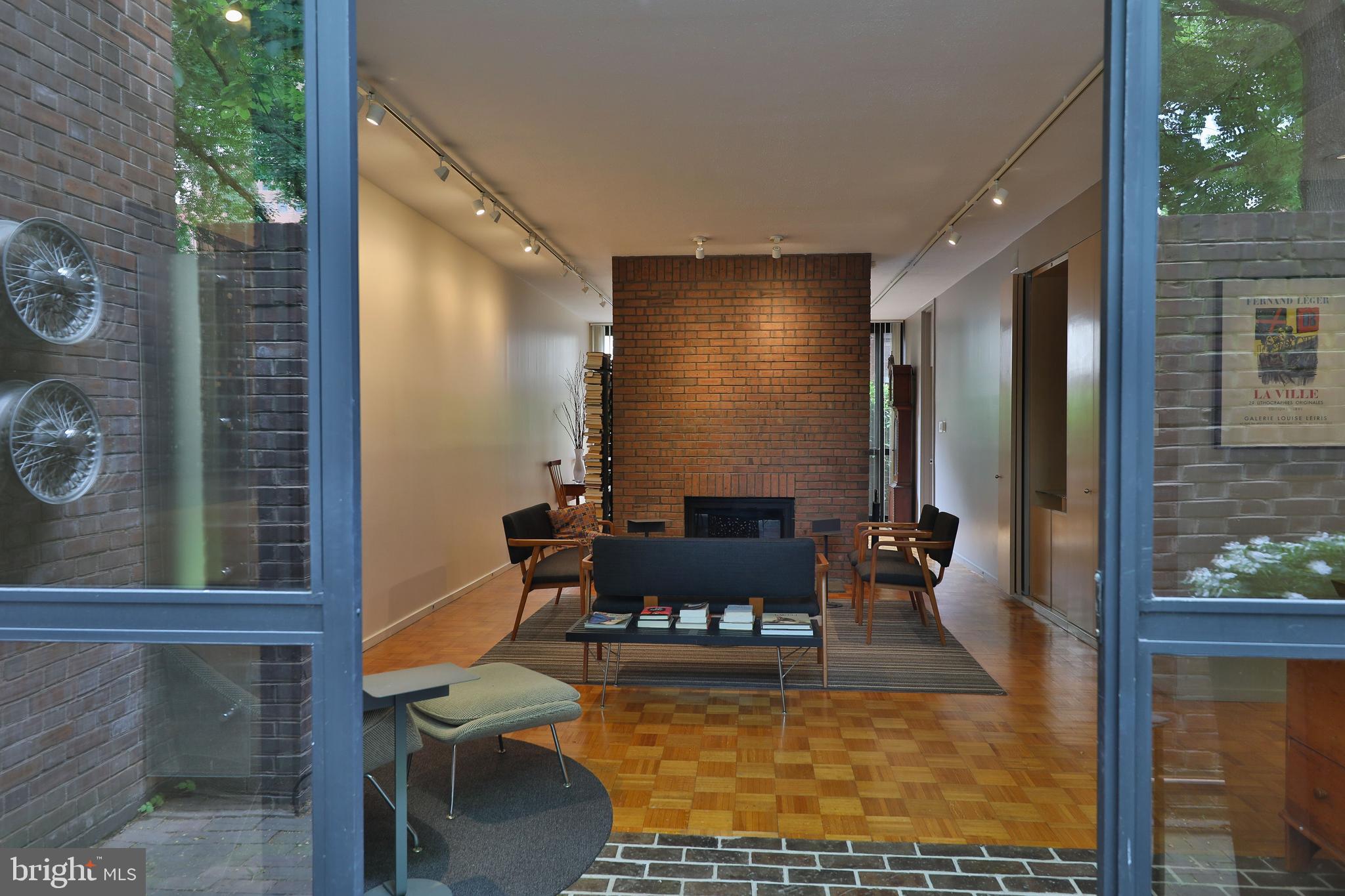 SOCIETY HILL - Residential