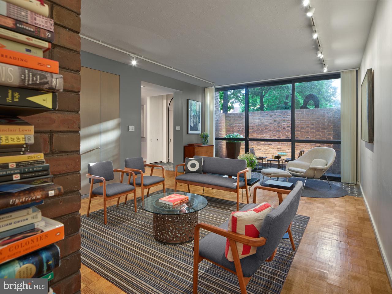 SOCIETY HILL - Residential