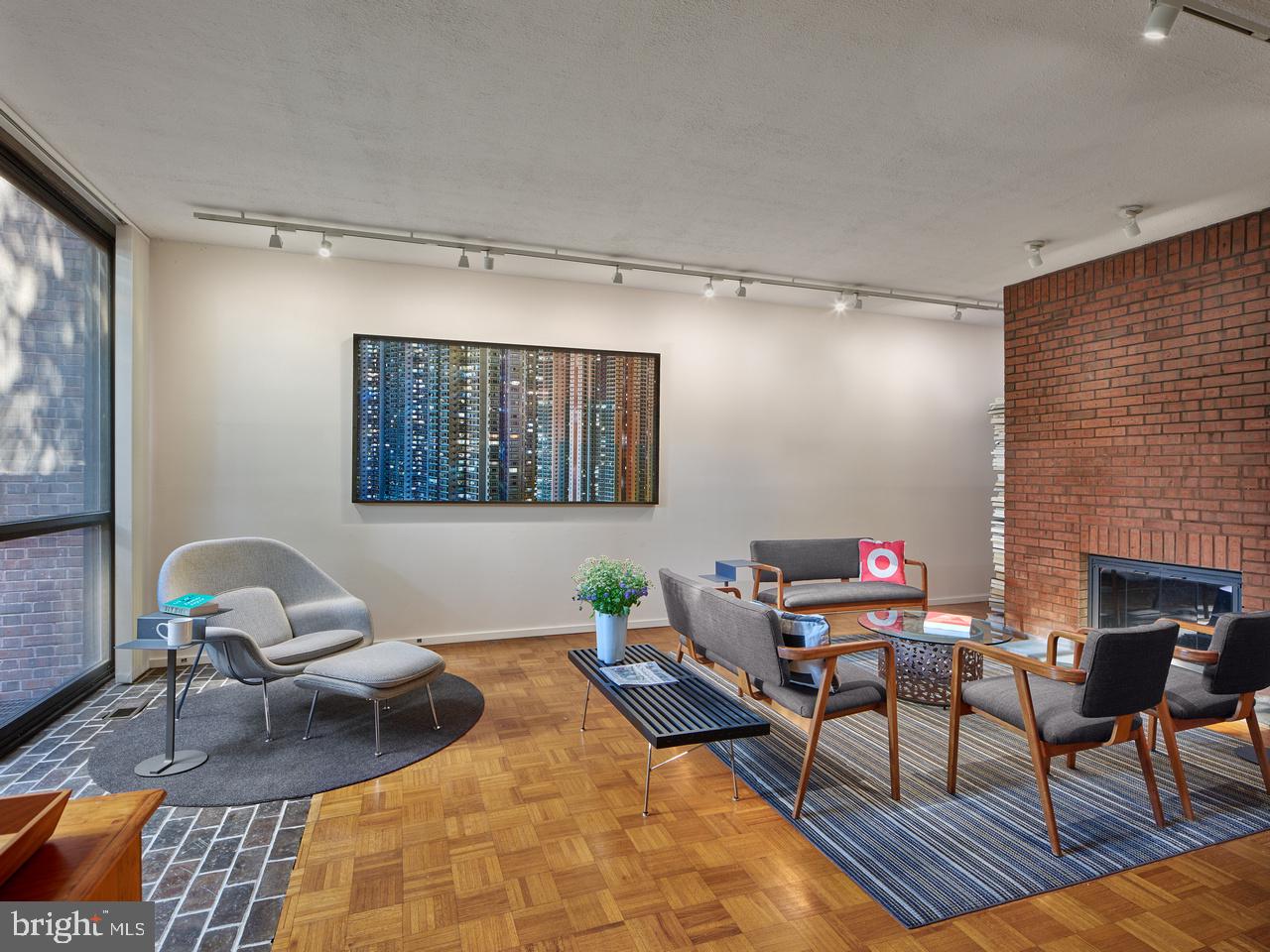 SOCIETY HILL - Residential