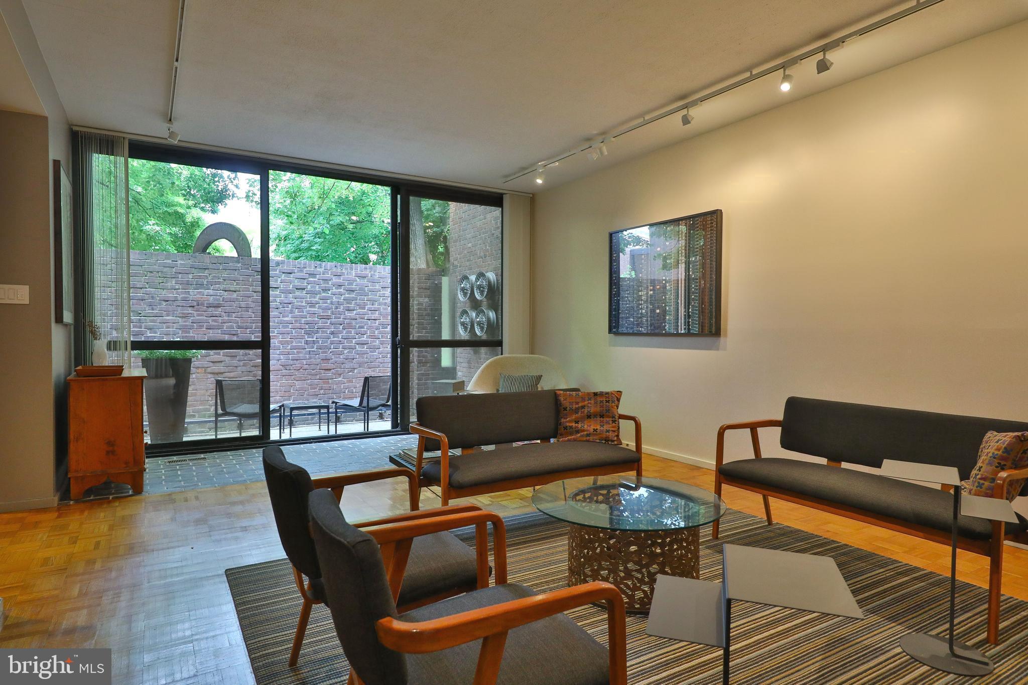 SOCIETY HILL - Residential